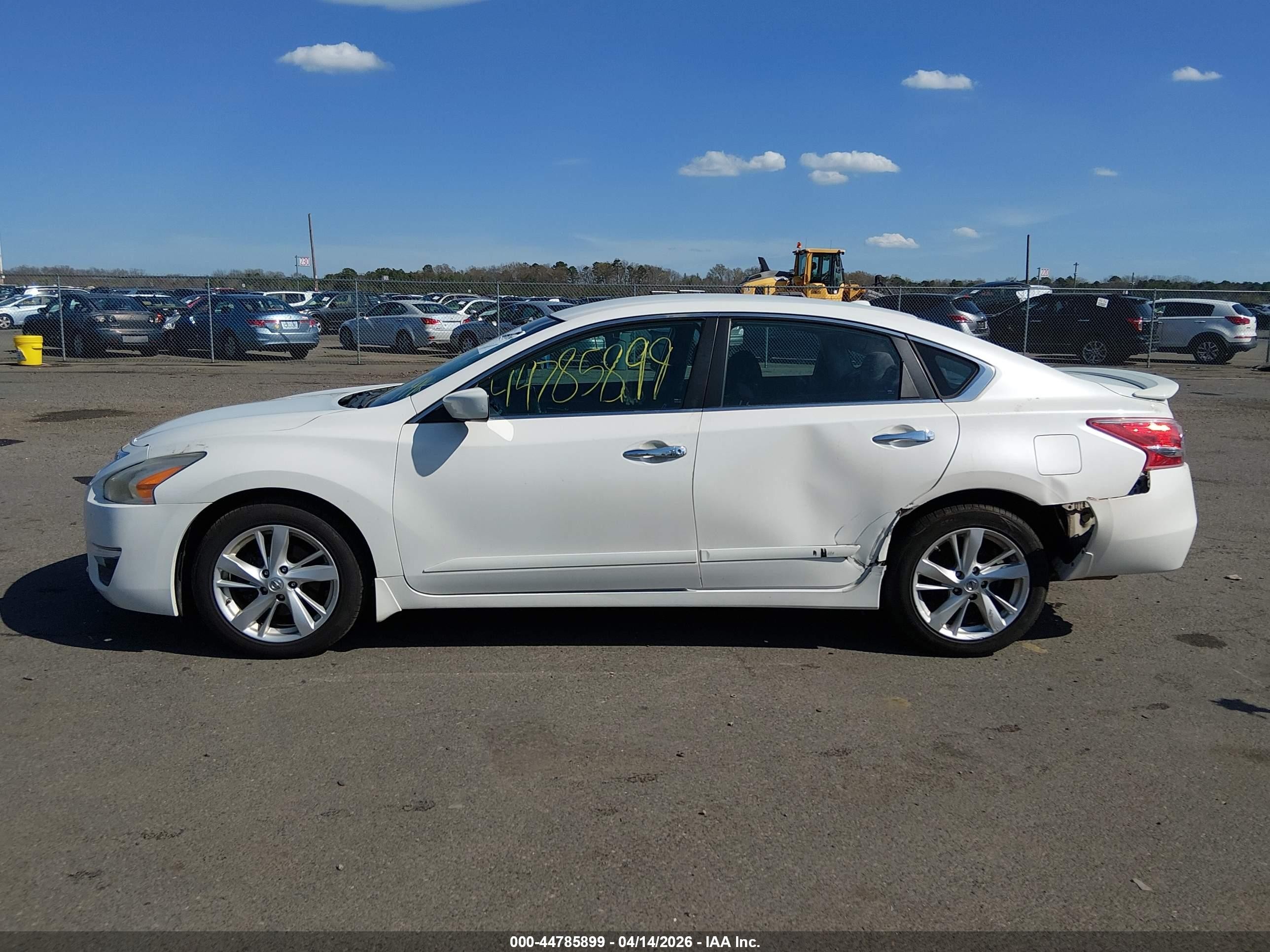 2013 Nissan Altima 2.5 Sv White vin: 1N4AL3AP1DC270096