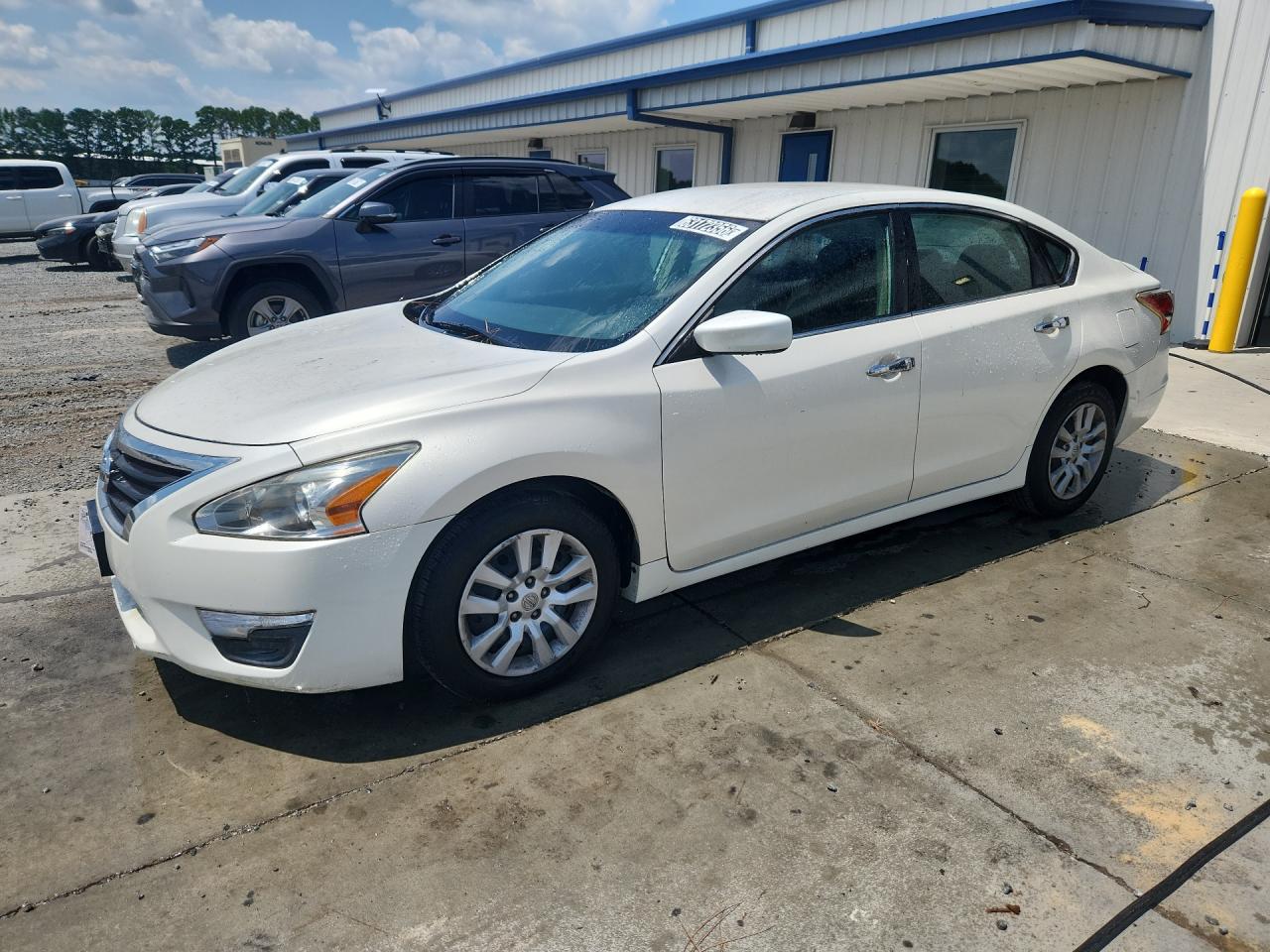 2013 Nissan Altima 2.5 White vin: 1N4AL3AP1DN459092 Damage: Left Front Door, Dent(S) W/ Paint Dmg, 2 To 3 Inches