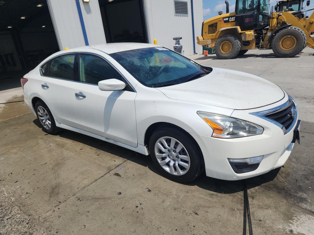 2013 Nissan Altima 2.5 White vin: 1N4AL3AP1DN459092 Damage: Right Rocker Panel, Heavy Scratch, > 12 Inches