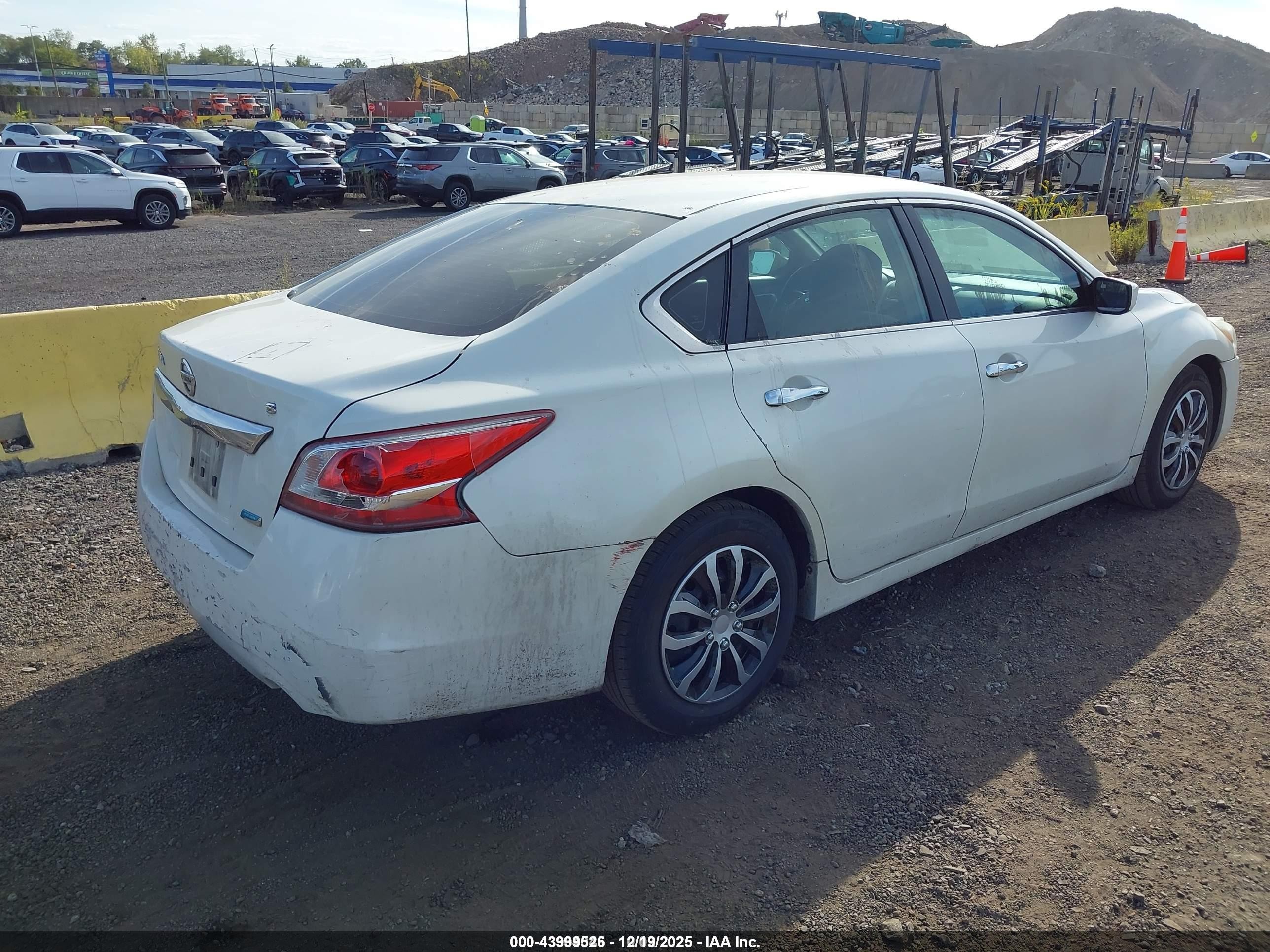 2013 Nissan Altima 2.5 S White vin: 1N4AL3AP1DN558592