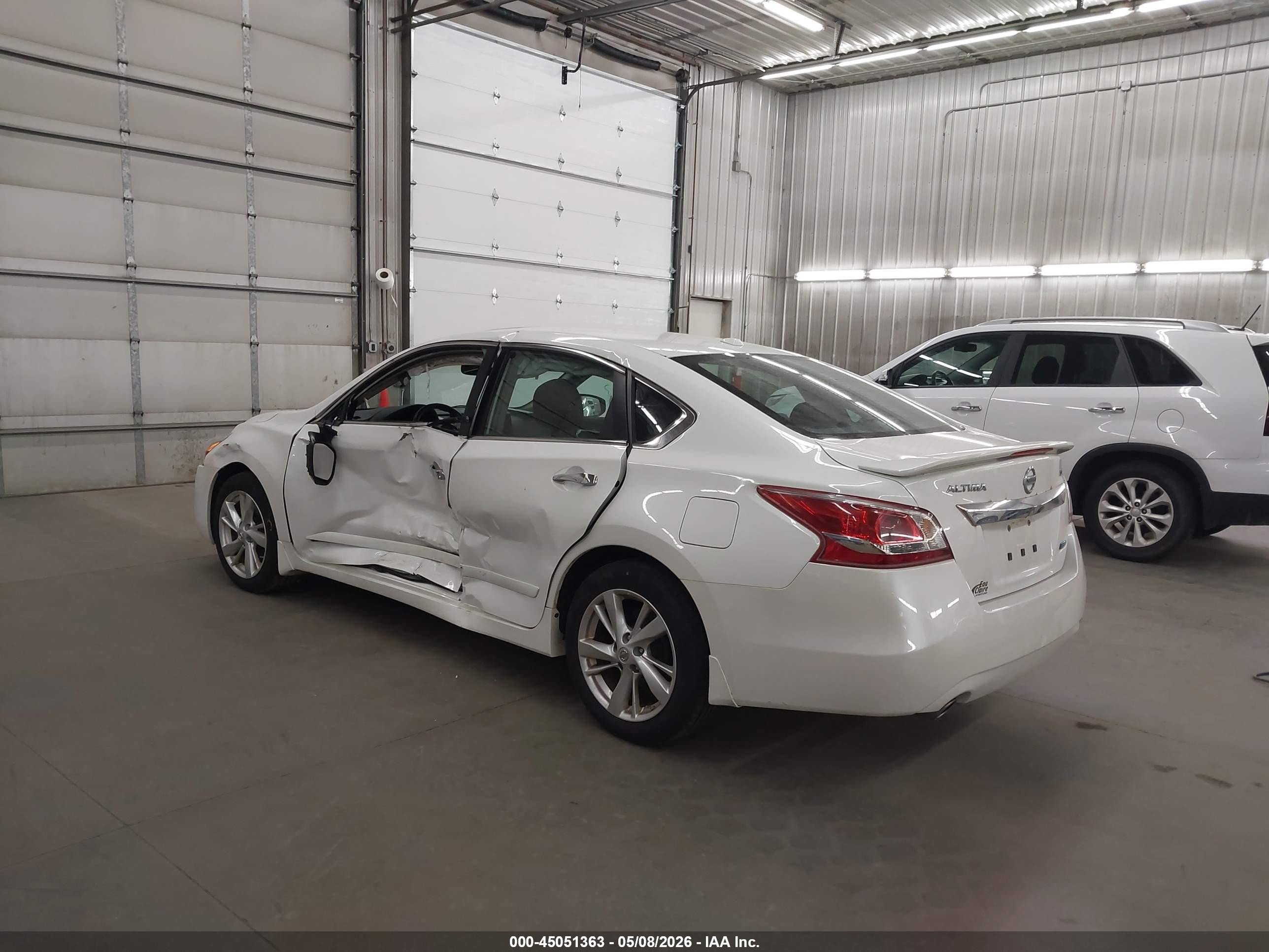 2013 Nissan Altima 2.5 Sv White vin: 1N4AL3AP1DN559709