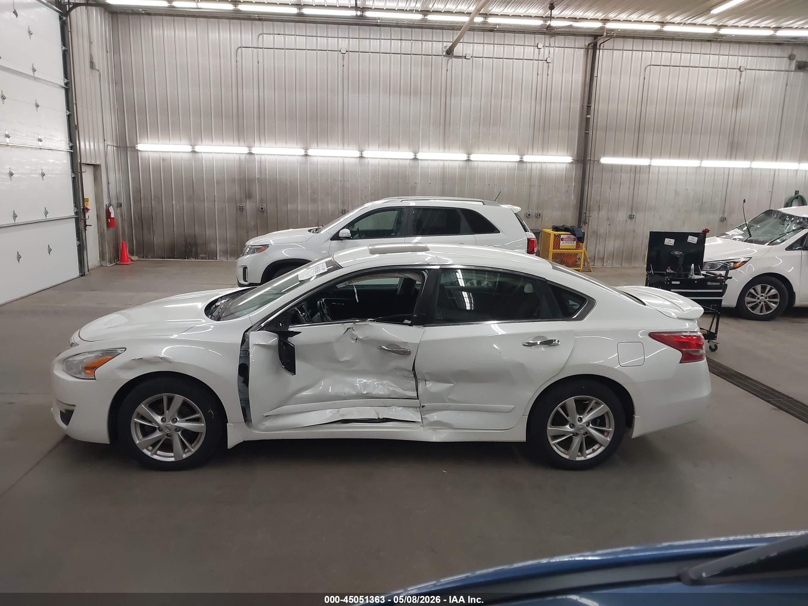 2013 Nissan Altima 2.5 Sv White vin: 1N4AL3AP1DN559709