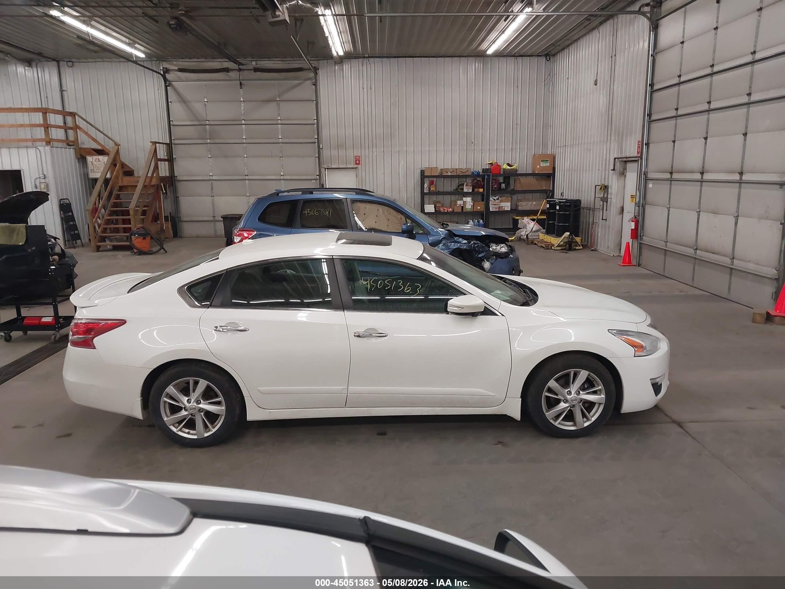 2013 Nissan Altima 2.5 Sv White vin: 1N4AL3AP1DN559709