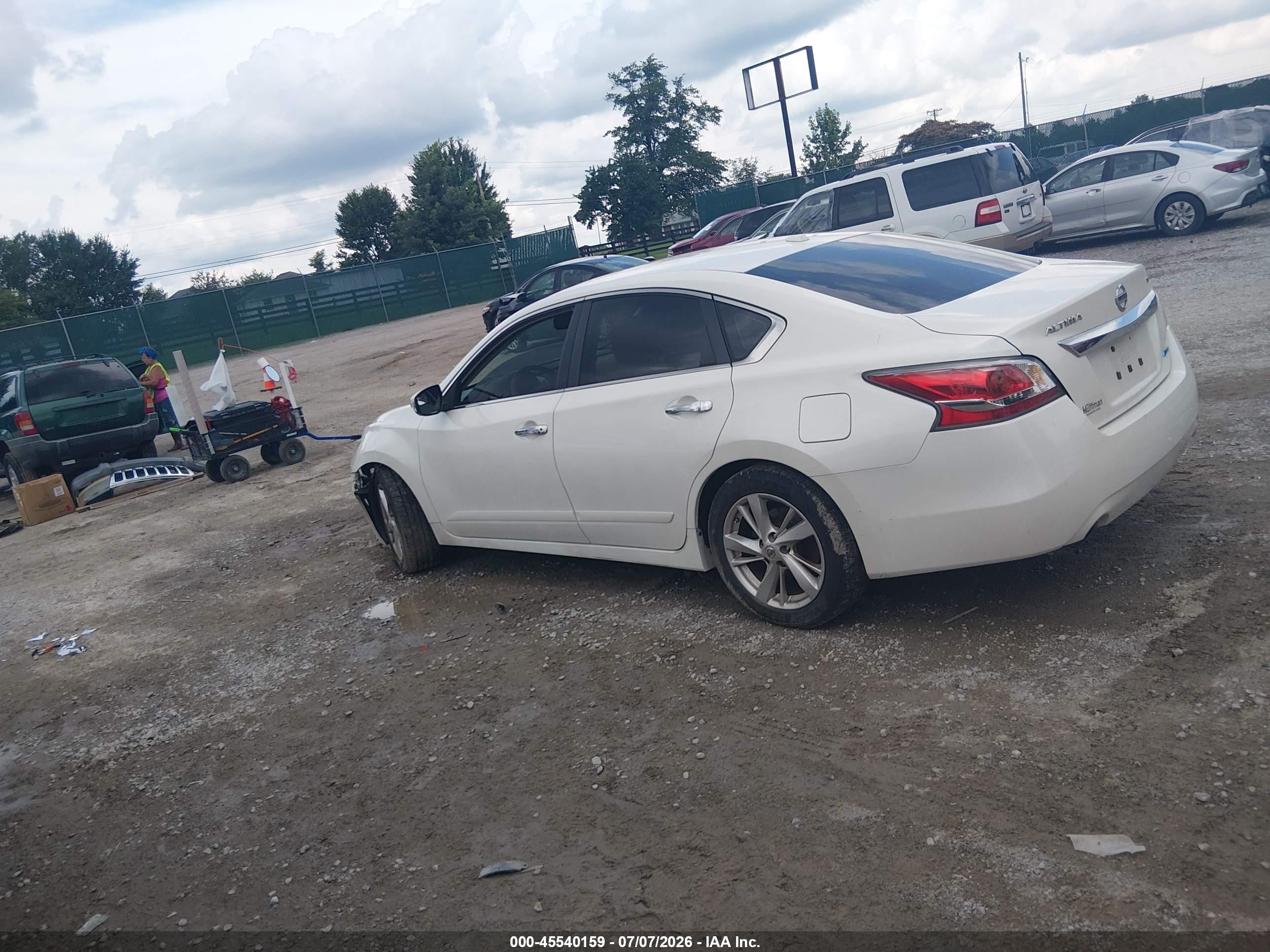 2014 Nissan Altima 2.5 Sv White vin: 1N4AL3AP1EC103108