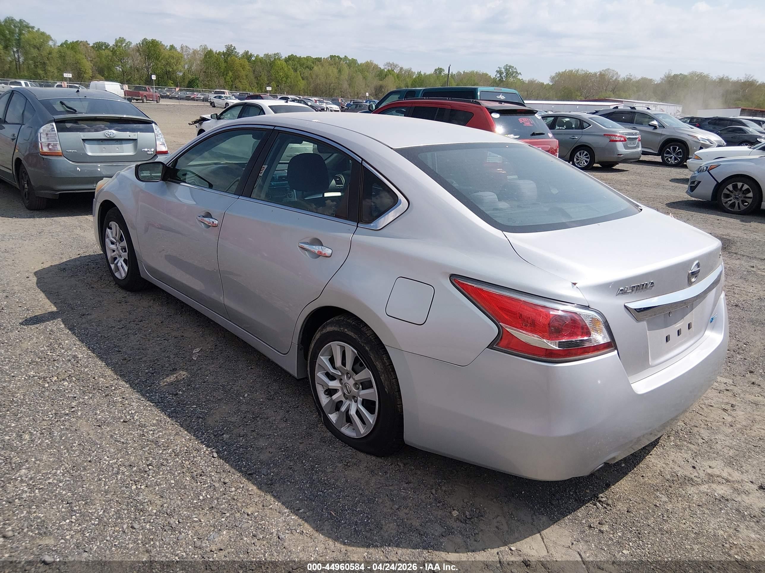 2014 Nissan Altima 2.5 S Silver vin: 1N4AL3AP1EC129644