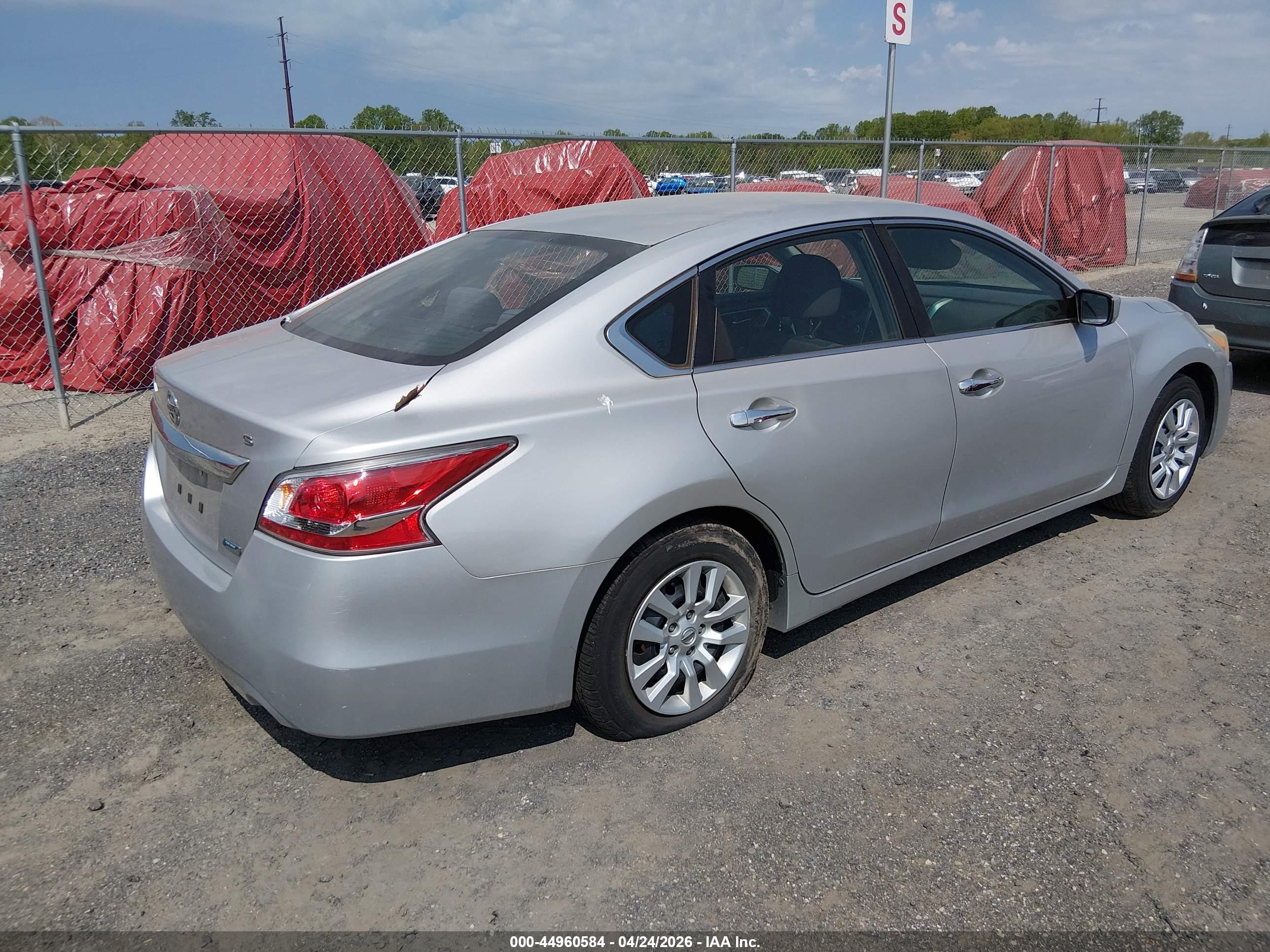 2014 Nissan Altima 2.5 S Silver vin: 1N4AL3AP1EC129644