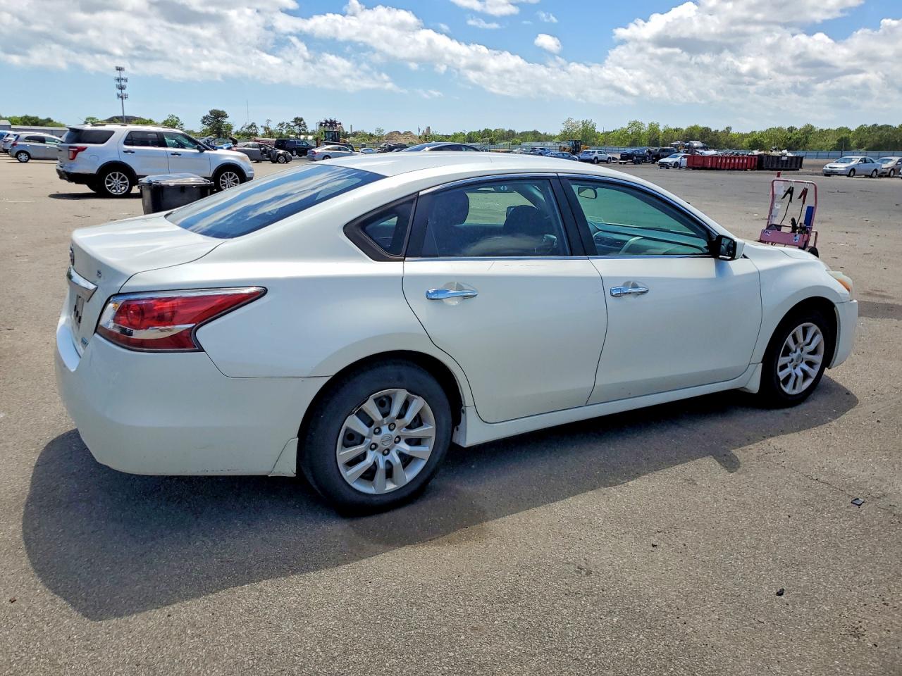2014 Nissan Altima 2.5 S Белый vin: 1N4AL3AP1EC131961
