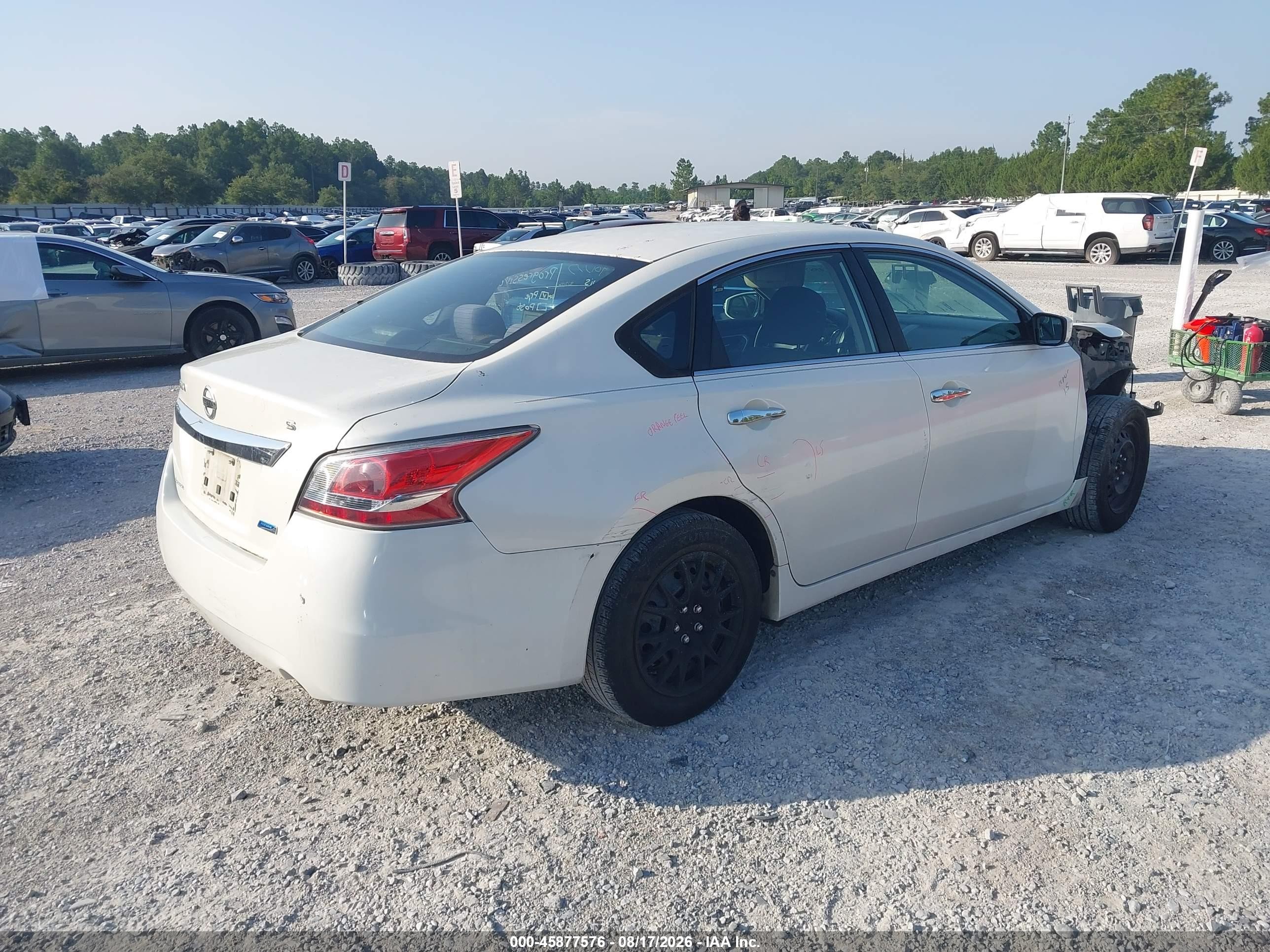 2014 Nissan Altima 2.5 S White vin: 1N4AL3AP1EC133662