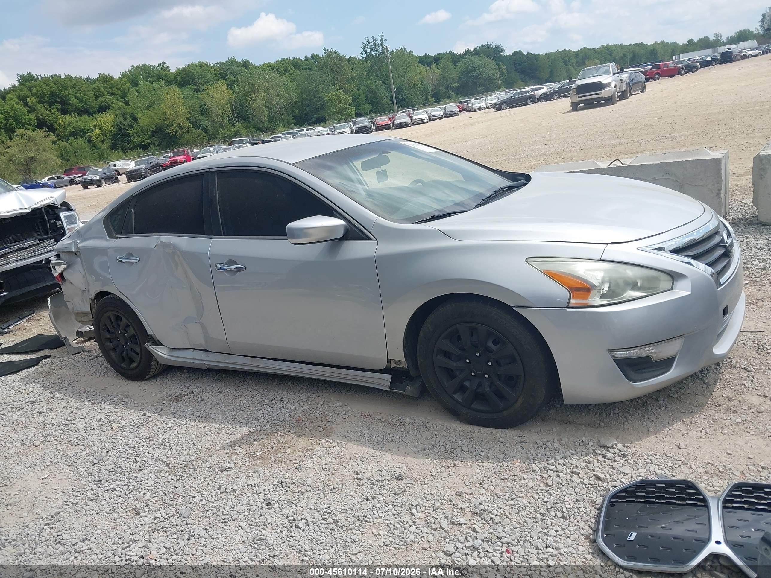 2014 Nissan Altima 2.5 S Silver vin: 1N4AL3AP1EC136688