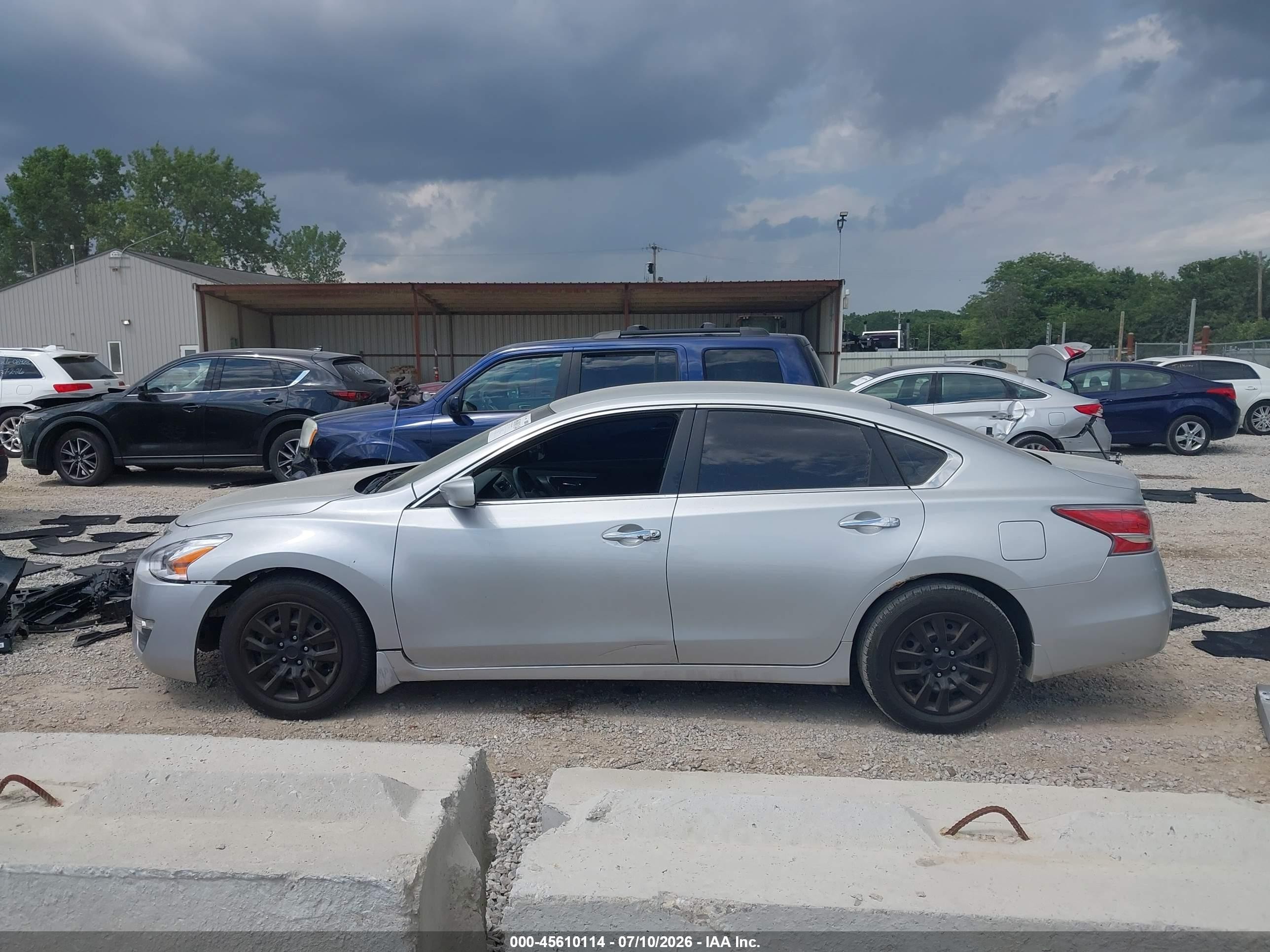 2014 Nissan Altima 2.5 S Silver vin: 1N4AL3AP1EC136688