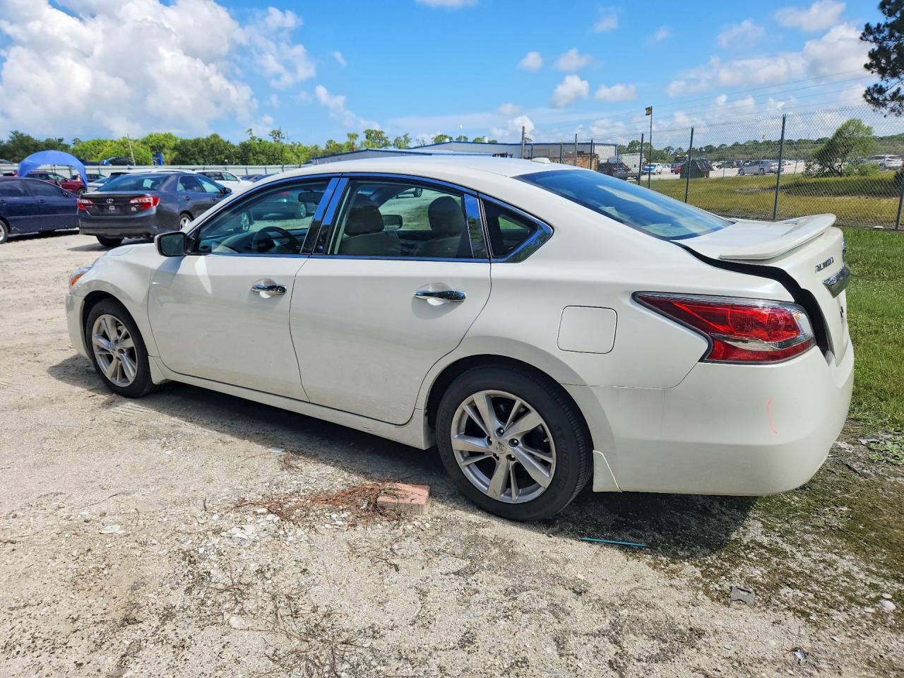 2014 Nissan Altima 2.5 Sv White vin: 1N4AL3AP1EC161364
