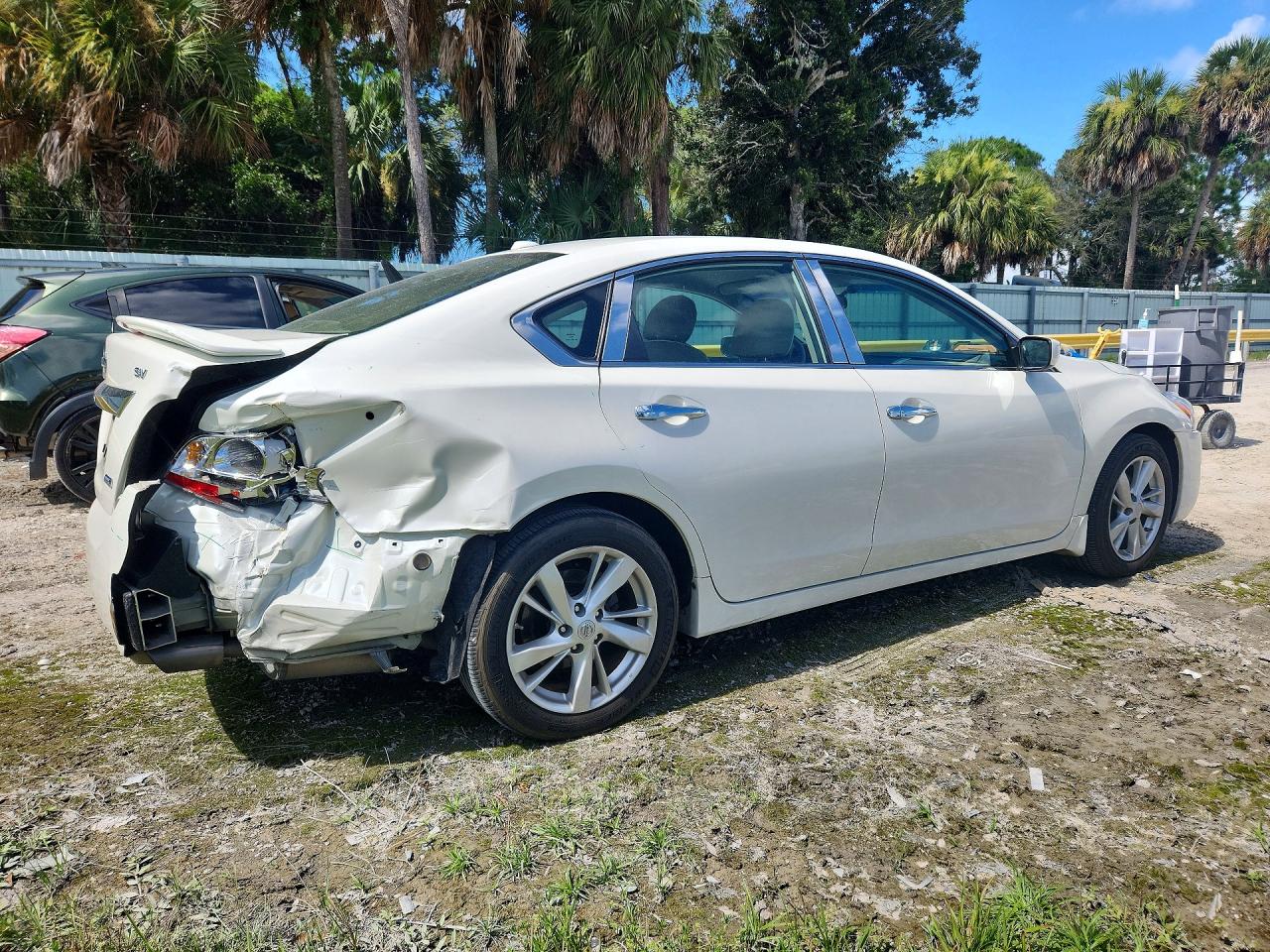 2014 Nissan Altima 2.5 Sv White vin: 1N4AL3AP1EC161364