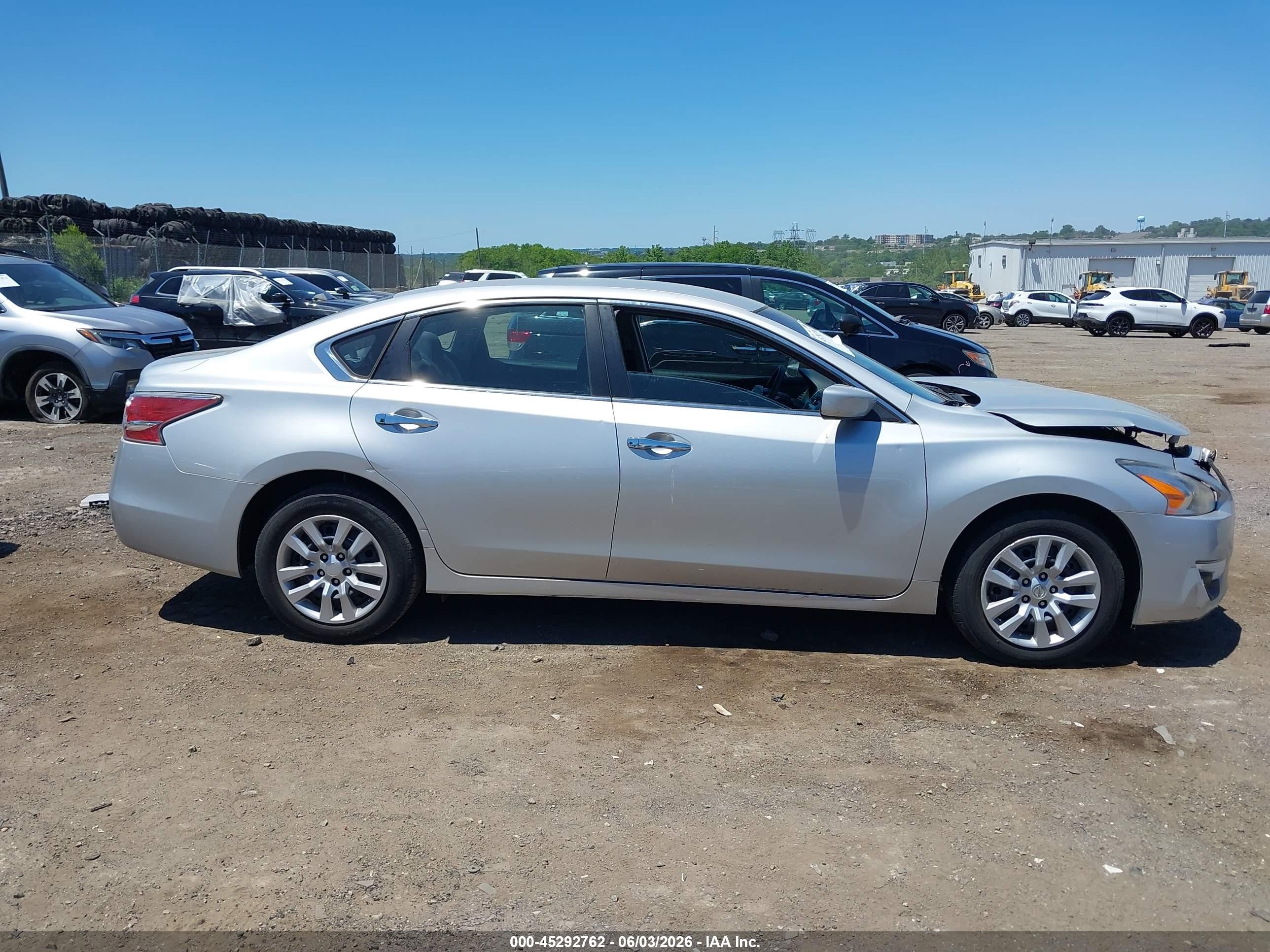 2014 Nissan Altima 2.5 S Silver vin: 1N4AL3AP1EC173126
