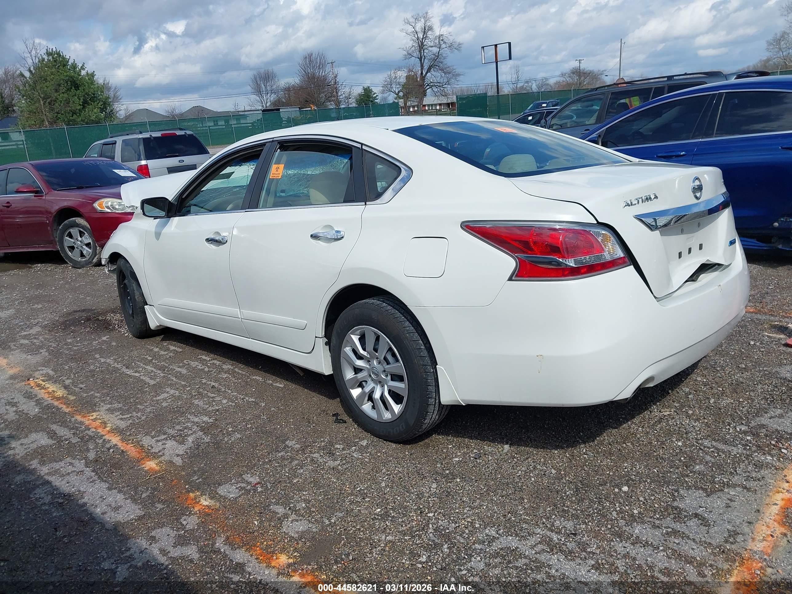 2014 Nissan Altima 2.5 S White vin: 1N4AL3AP1EC278409