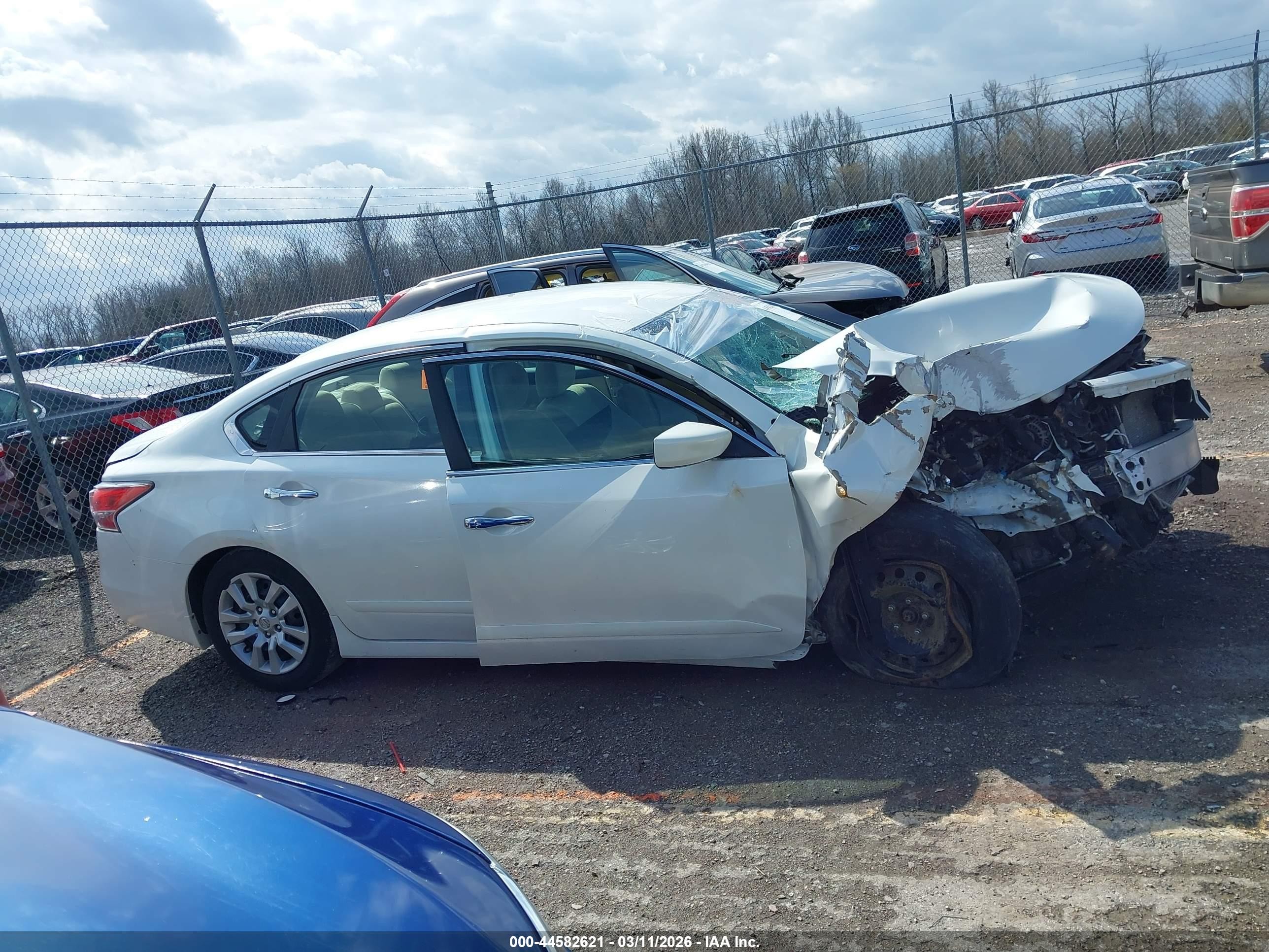 2014 Nissan Altima 2.5 S White vin: 1N4AL3AP1EC278409