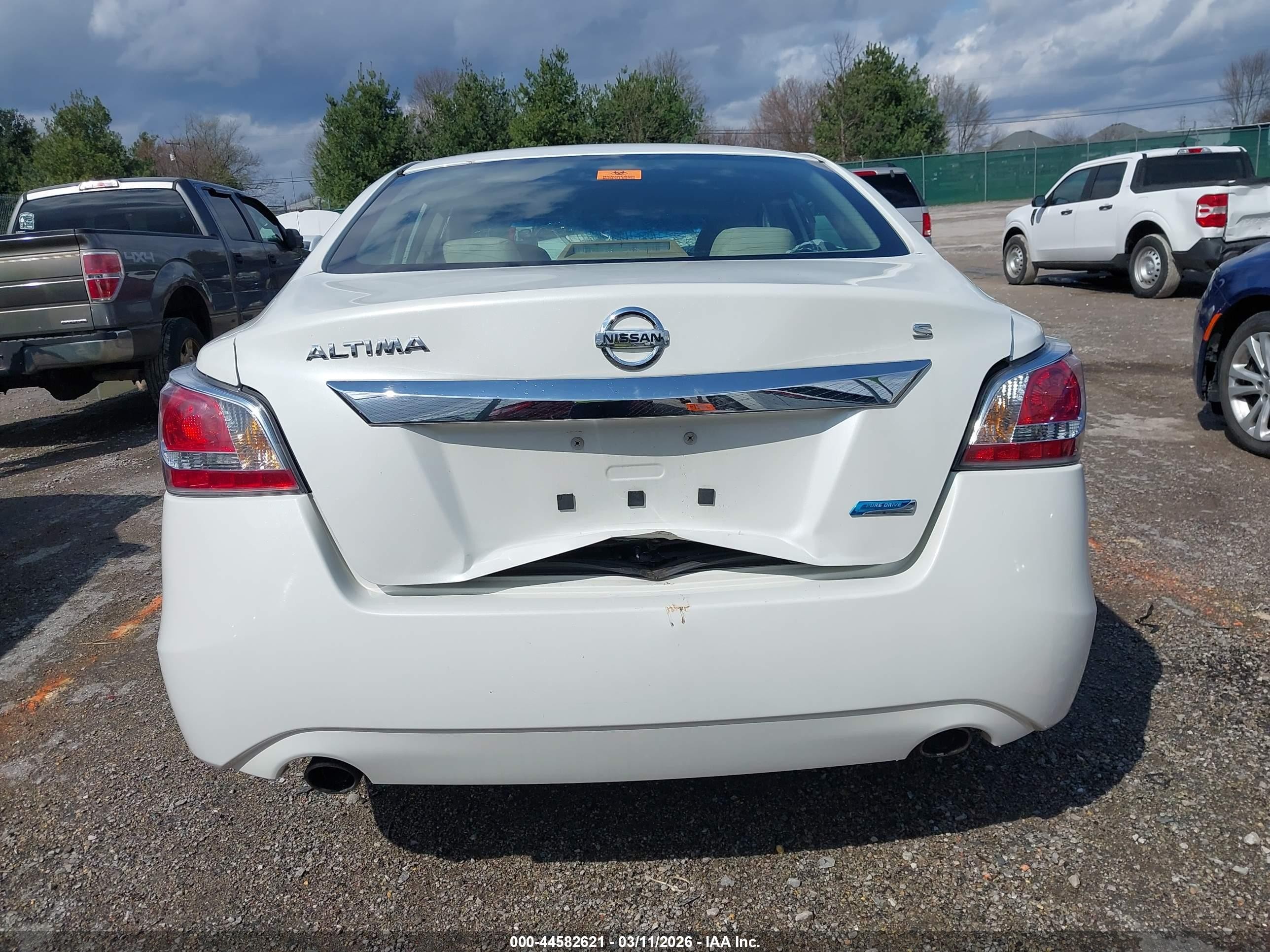 2014 Nissan Altima 2.5 S White vin: 1N4AL3AP1EC278409