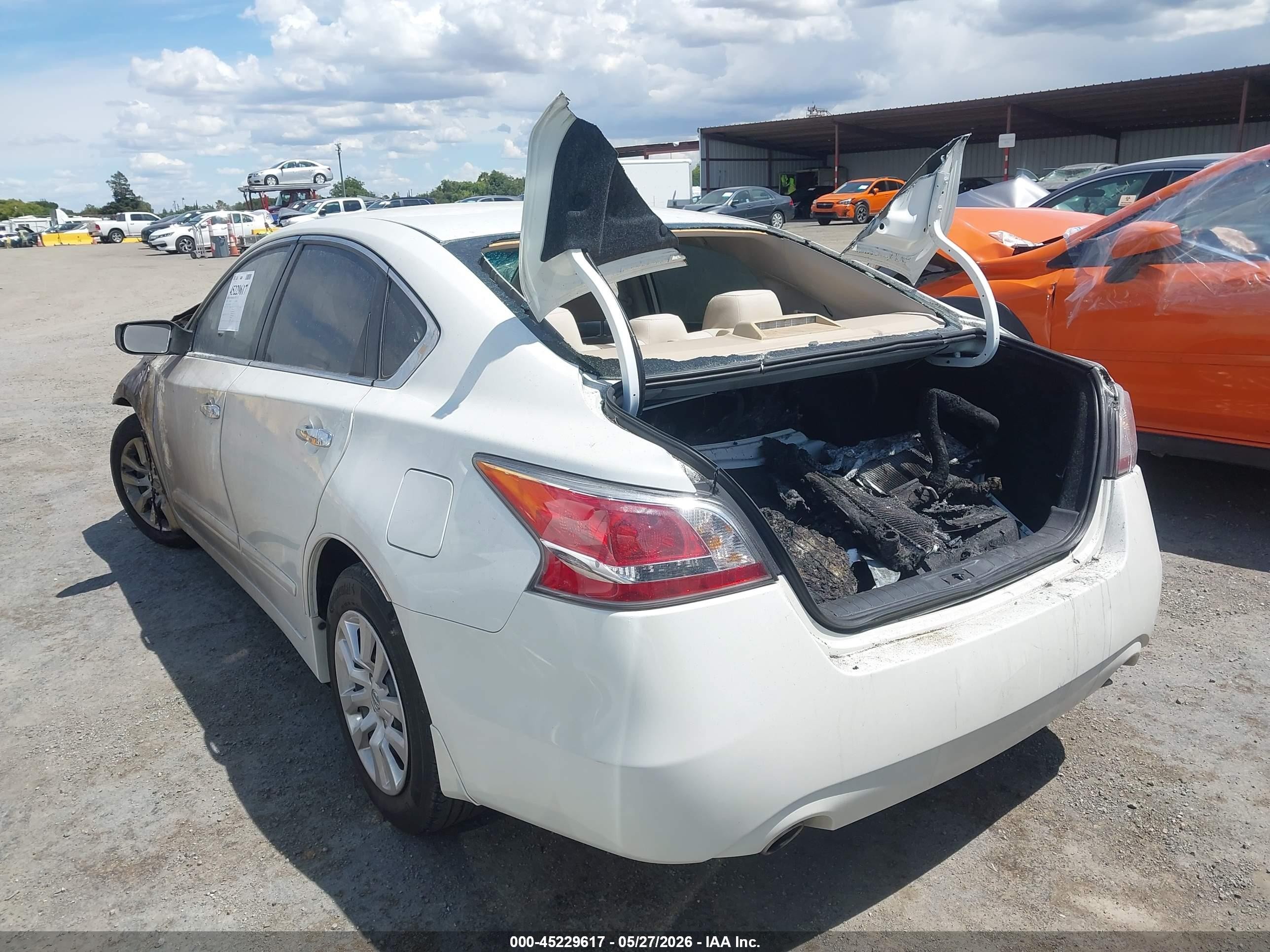 2014 Nissan Altima 2.5 S White vin: 1N4AL3AP1EC416885