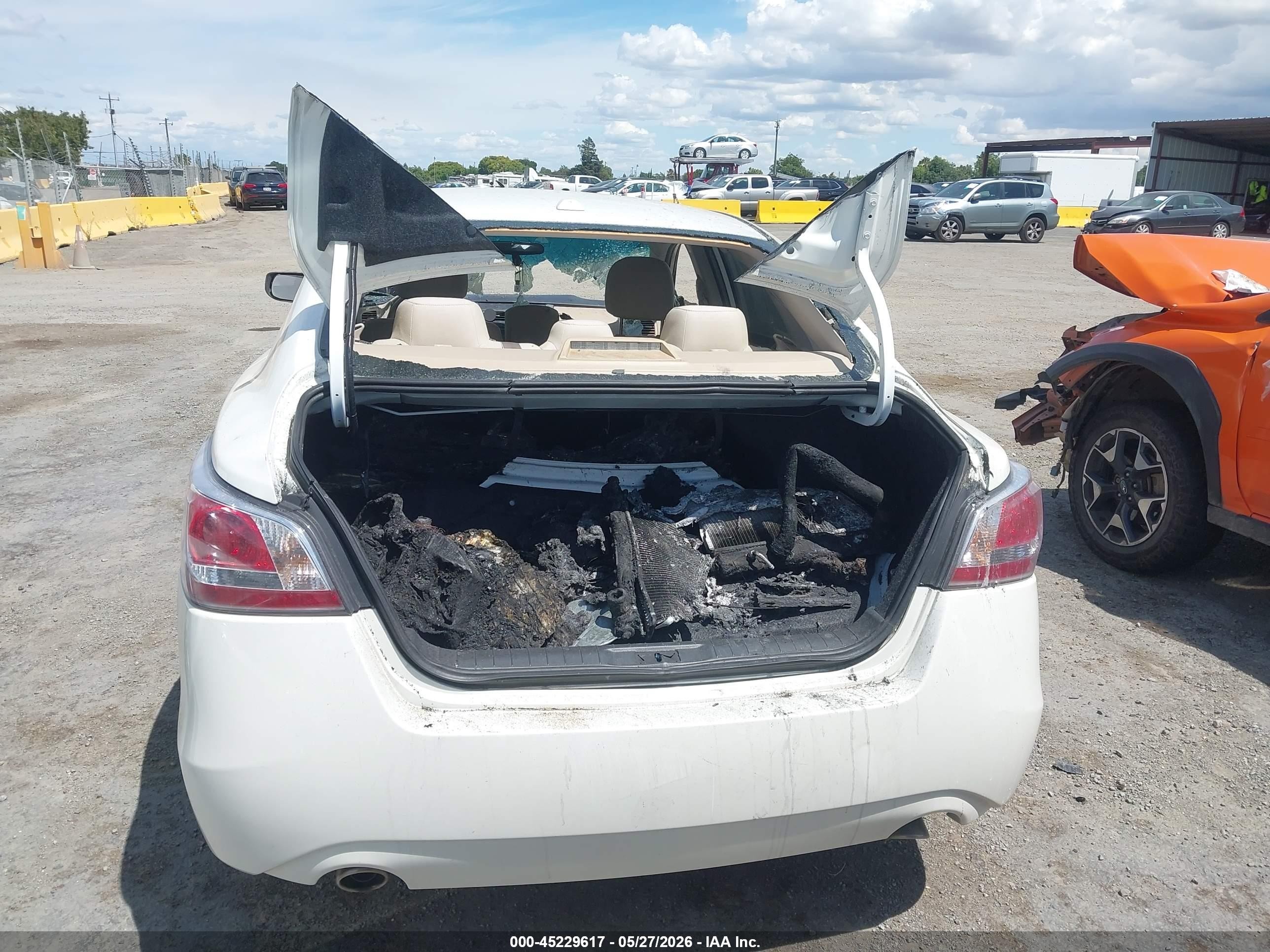 2014 Nissan Altima 2.5 S White vin: 1N4AL3AP1EC416885
