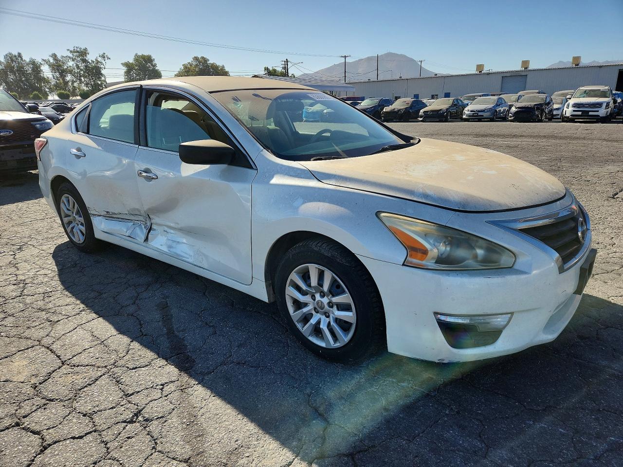 2014 Nissan Altima 2.5 S White vin: 1N4AL3AP1EC425540
