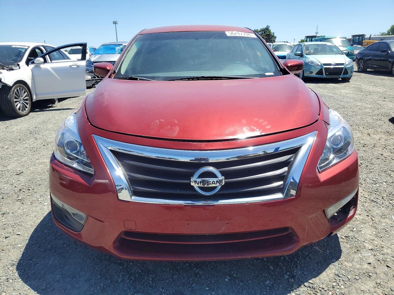 2014 Nissan Altima 2.5 Red vin: 1N4AL3AP1EN213872