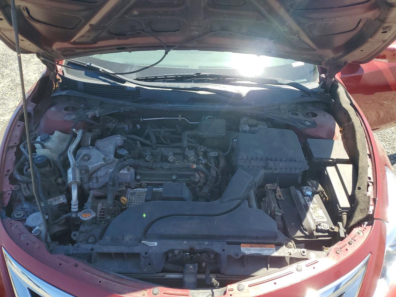 2014 Nissan Altima 2.5 Red vin: 1N4AL3AP1EN213872