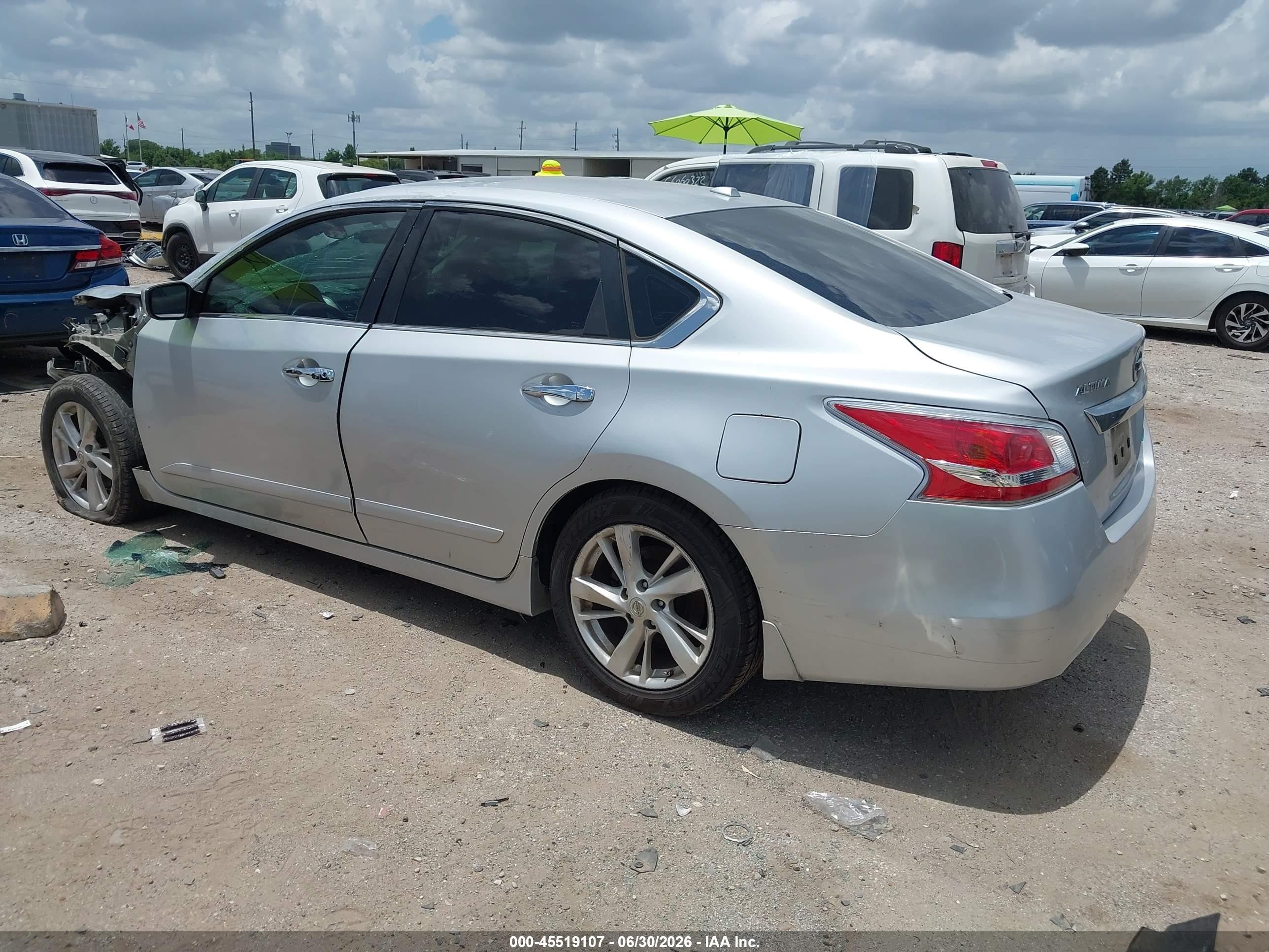 2014 Nissan Altima 2.5 Sv Серебряный vin: 1N4AL3AP1EN221339