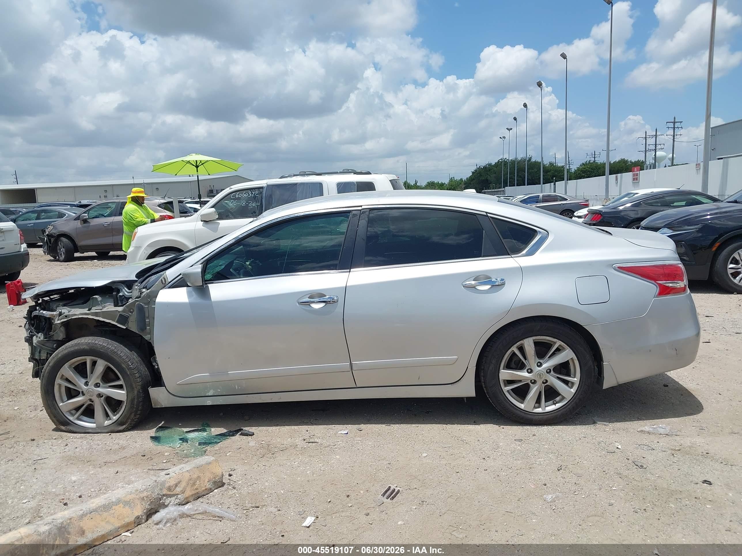 2014 Nissan Altima 2.5 Sv Серебряный vin: 1N4AL3AP1EN221339
