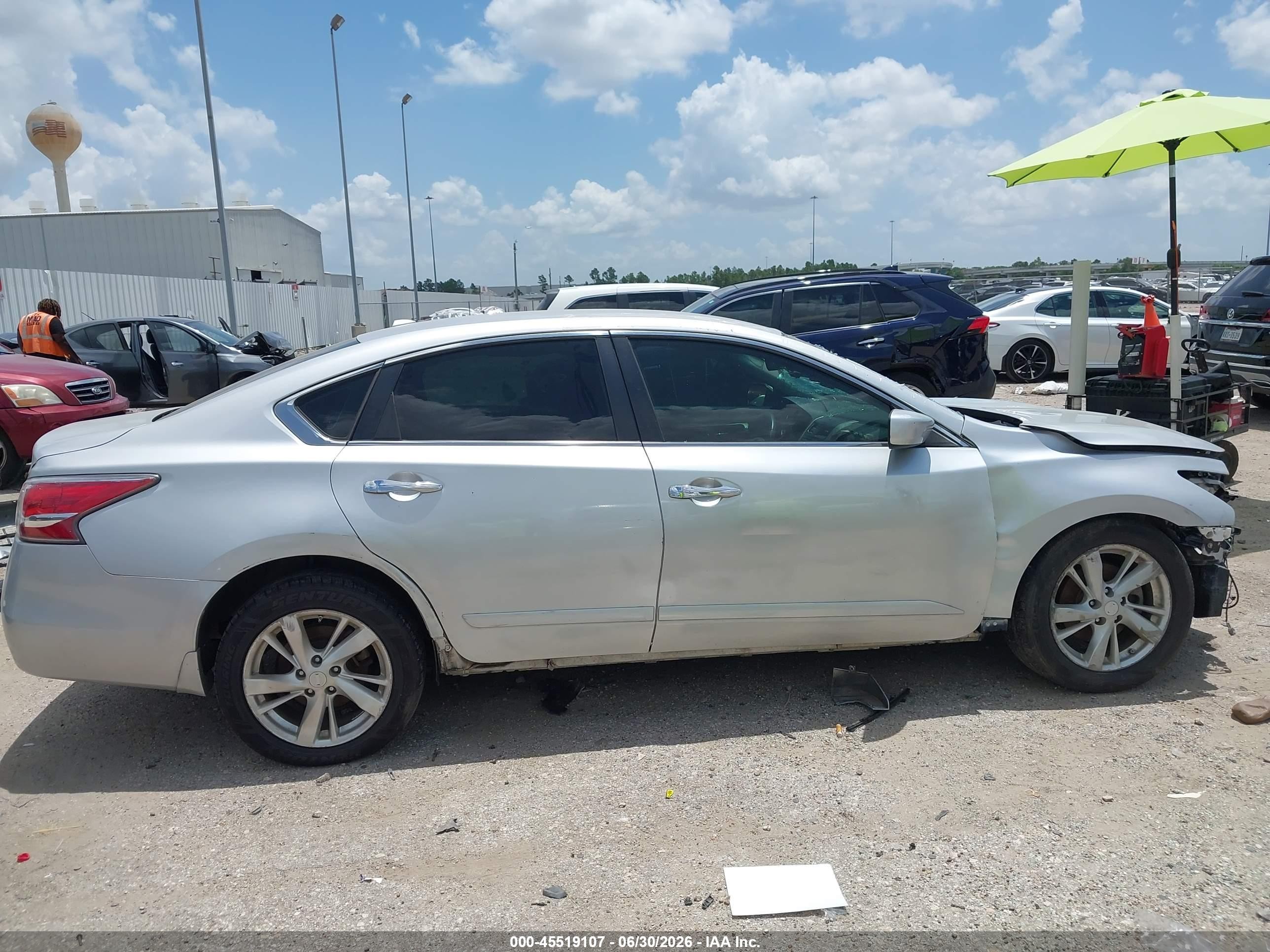 2014 Nissan Altima 2.5 Sv Серебряный vin: 1N4AL3AP1EN221339