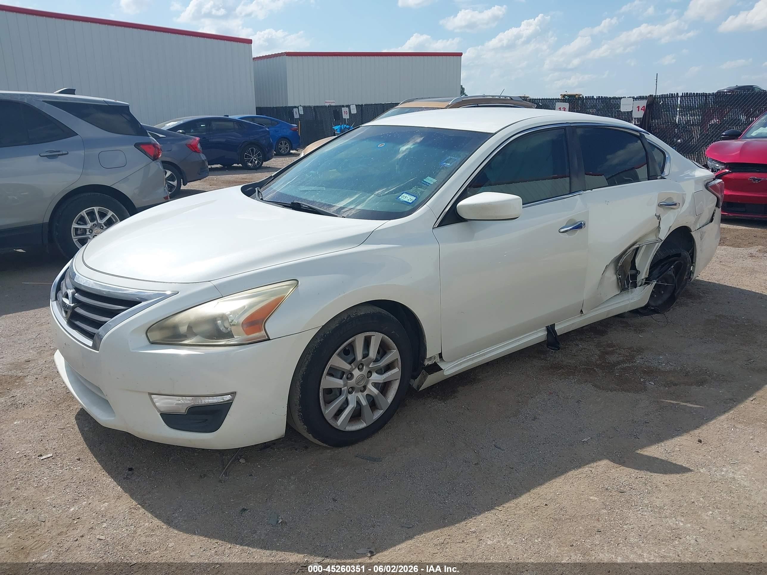 2014 Nissan Altima 2.5 S White vin: 1N4AL3AP1EN254745