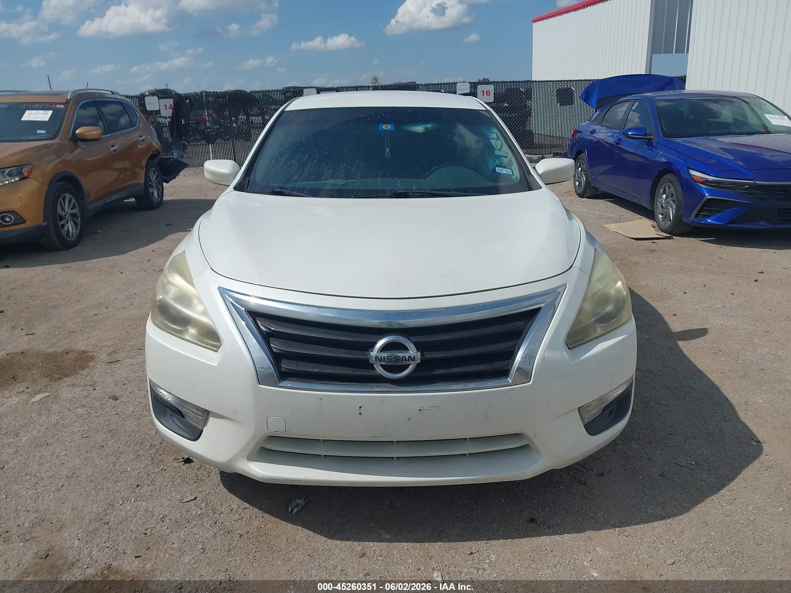 2014 Nissan Altima 2.5 S White vin: 1N4AL3AP1EN254745
