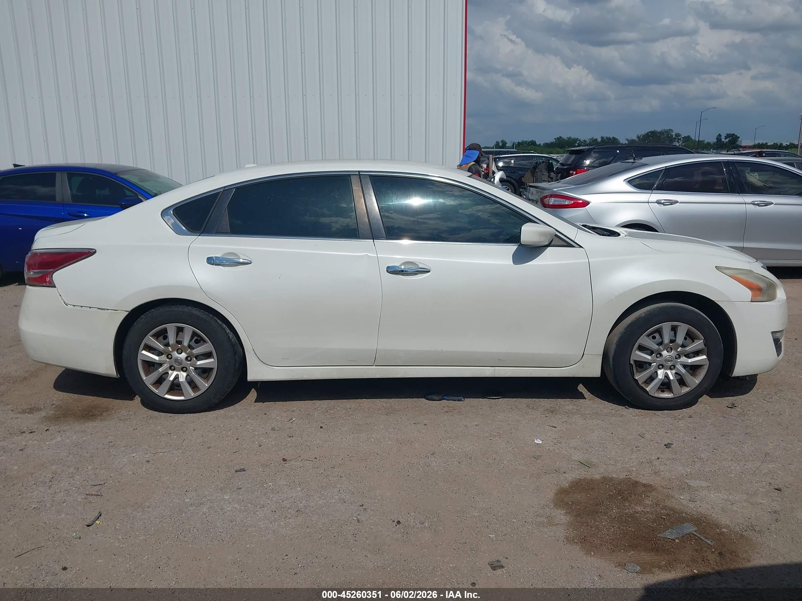 2014 Nissan Altima 2.5 S White vin: 1N4AL3AP1EN254745