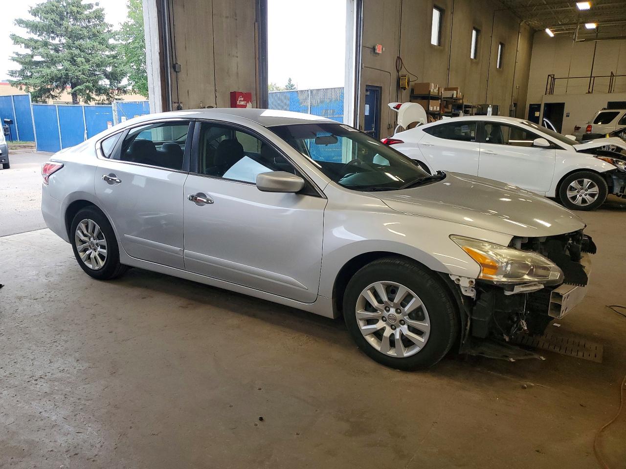 2014 Nissan Altima 2.5 S Silver vin: 1N4AL3AP1EN341920