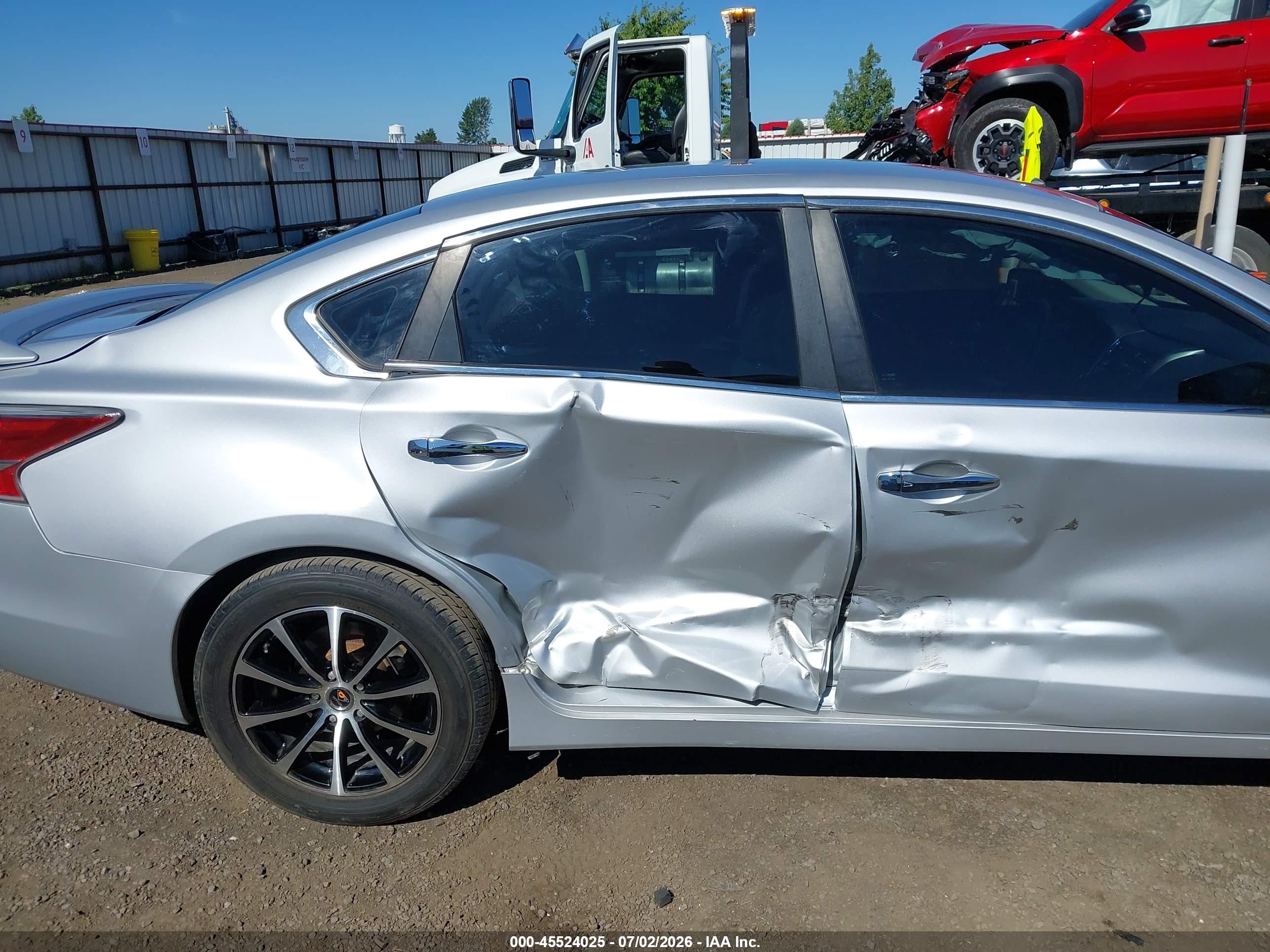 2014 Nissan Altima 2.5 S Silver vin: 1N4AL3AP1EN371242