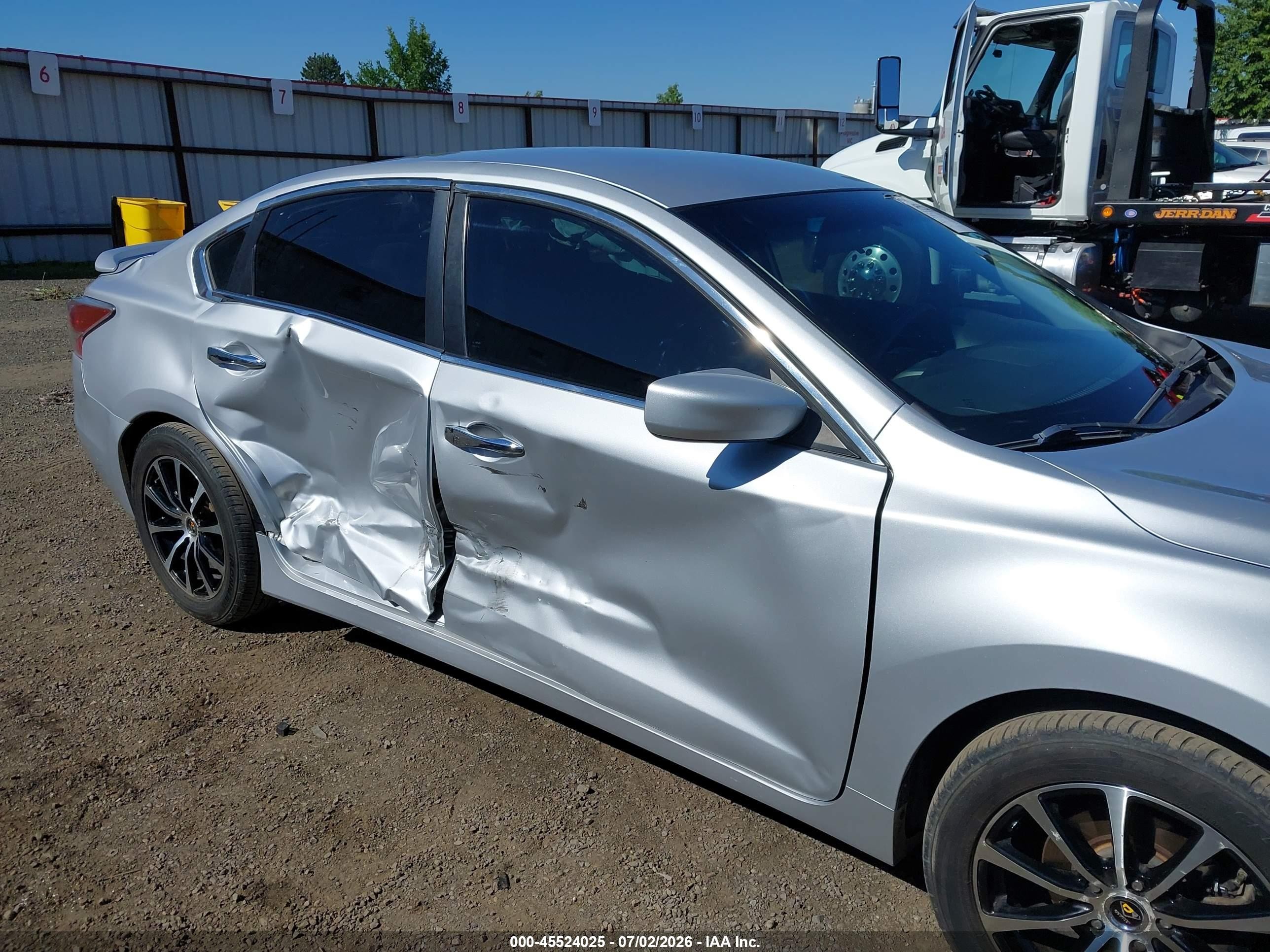 2014 Nissan Altima 2.5 S Silver vin: 1N4AL3AP1EN371242