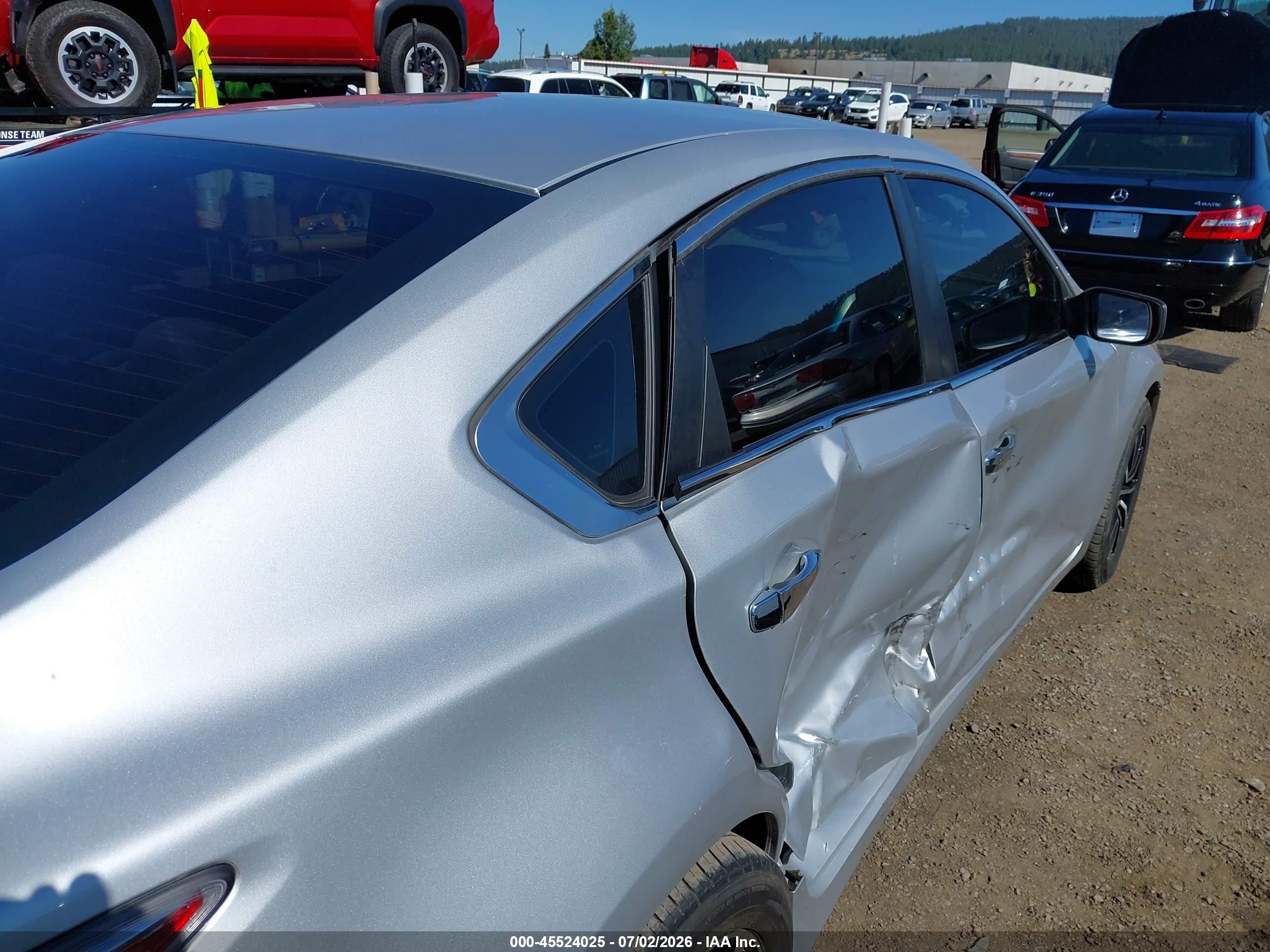 2014 Nissan Altima 2.5 S Silver vin: 1N4AL3AP1EN371242