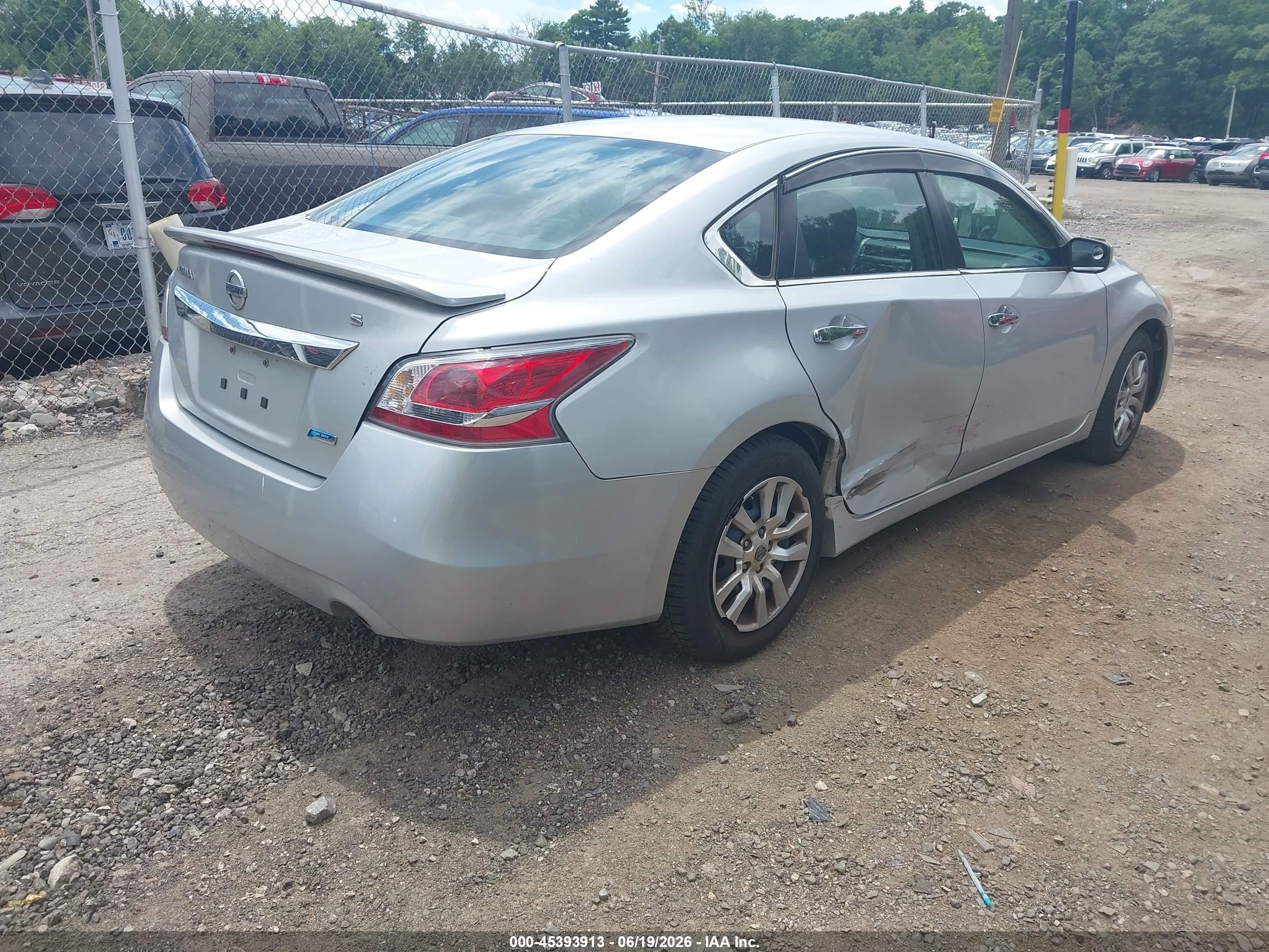 2014 Nissan Altima 2.5 S Silver vin: 1N4AL3AP1EN387599
