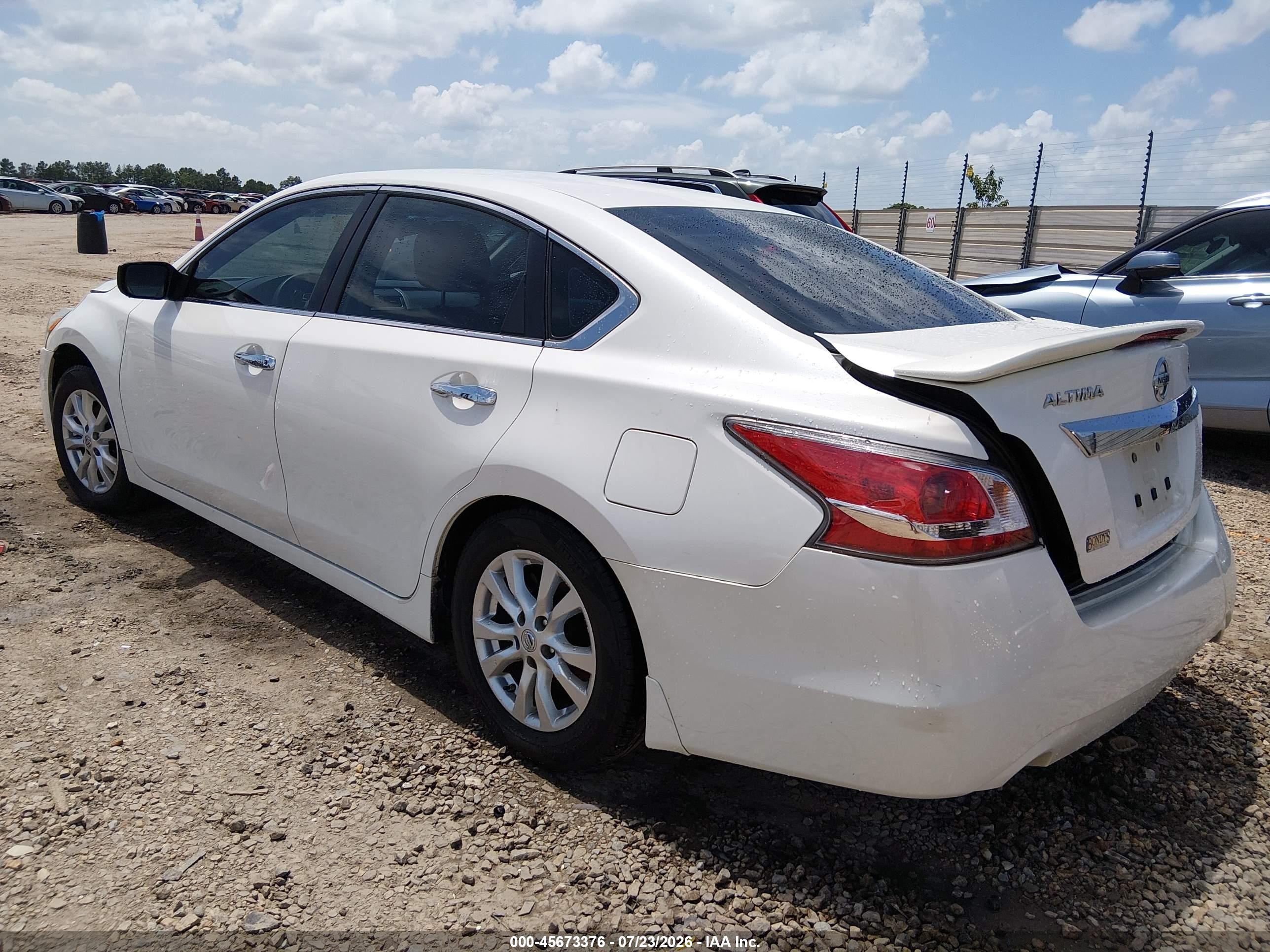 2015 Nissan Altima 2.5 S White vin: 1N4AL3AP1FC106706