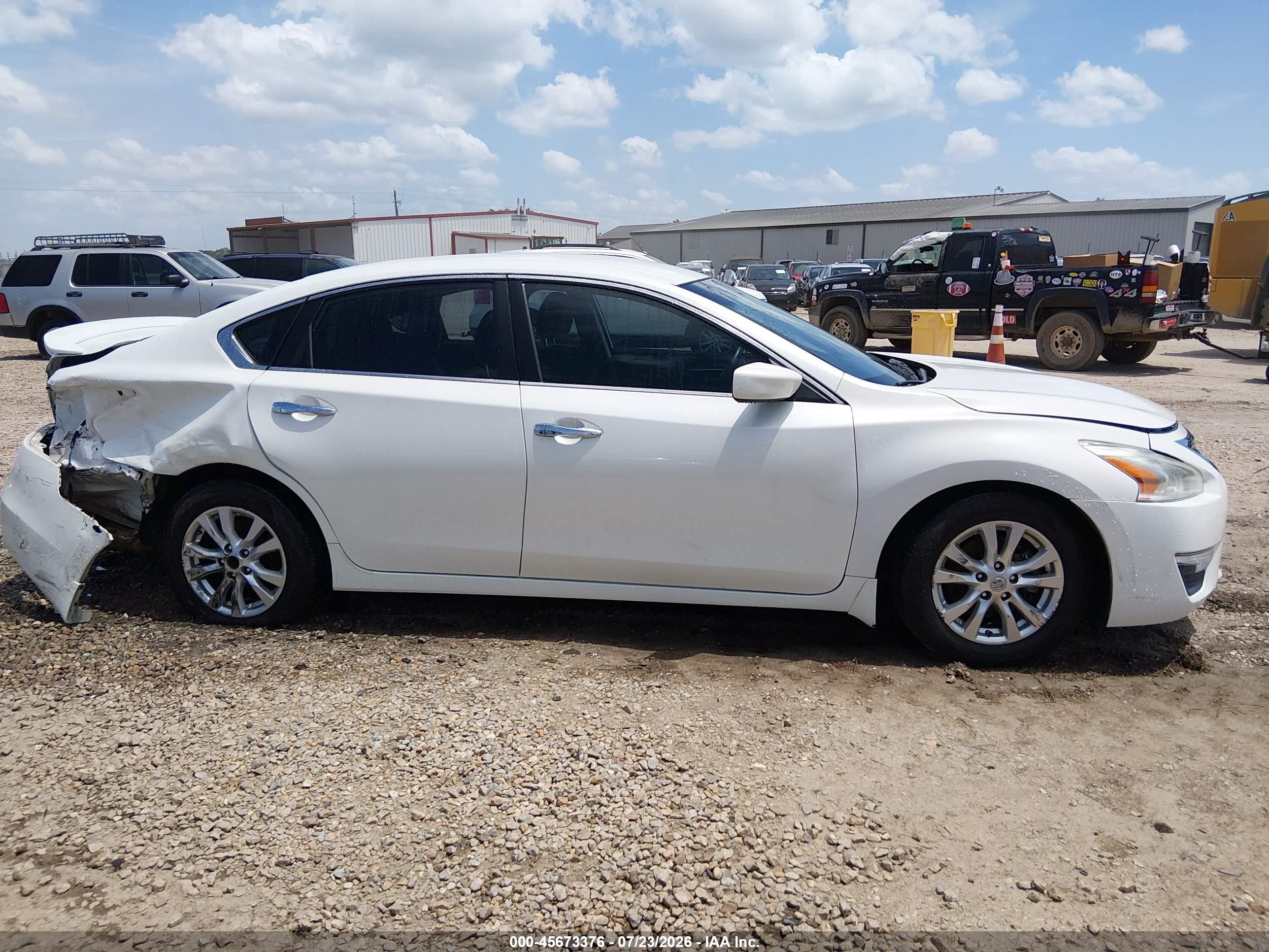 2015 Nissan Altima 2.5 S White vin: 1N4AL3AP1FC106706