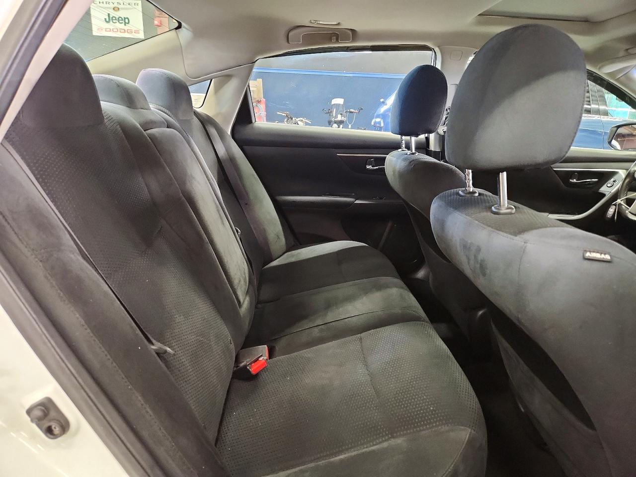 2015 Nissan Altima 2.5 Sv White vin: 1N4AL3AP1FC117298