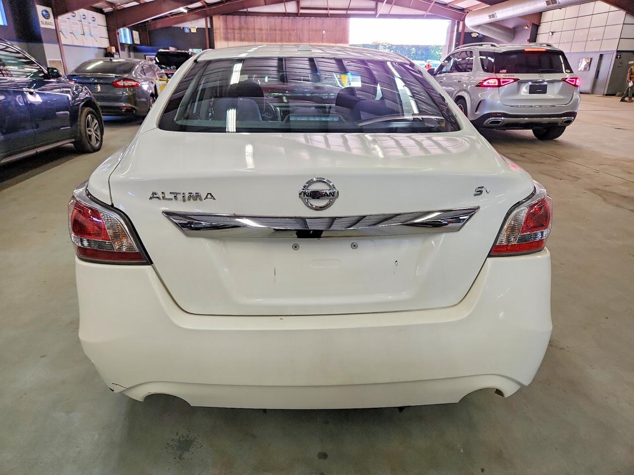 2015 Nissan Altima 2.5 Sv White vin: 1N4AL3AP1FC117298