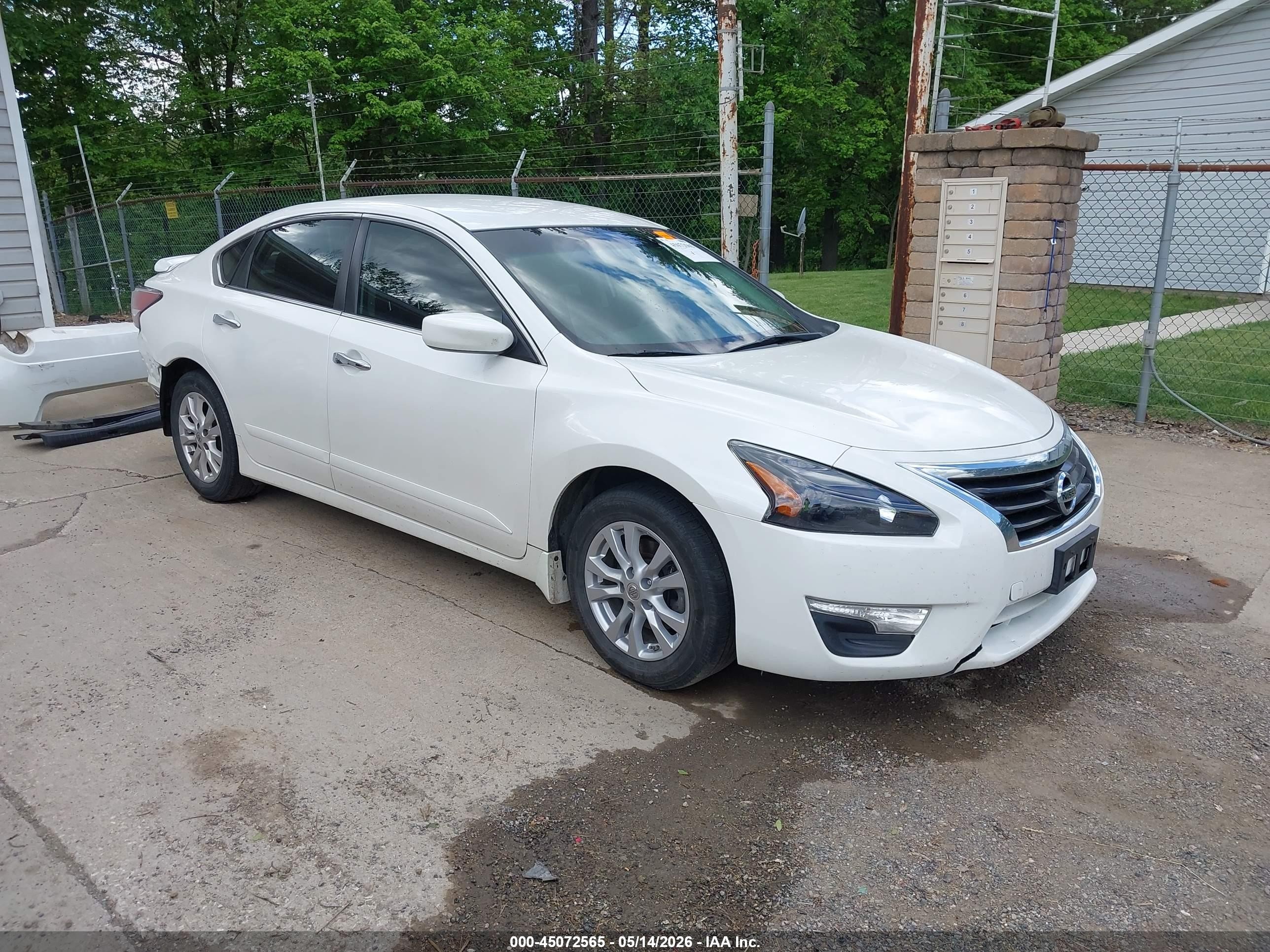 2015 Nissan Altima 2.5 S White vin: 1N4AL3AP1FC122050
