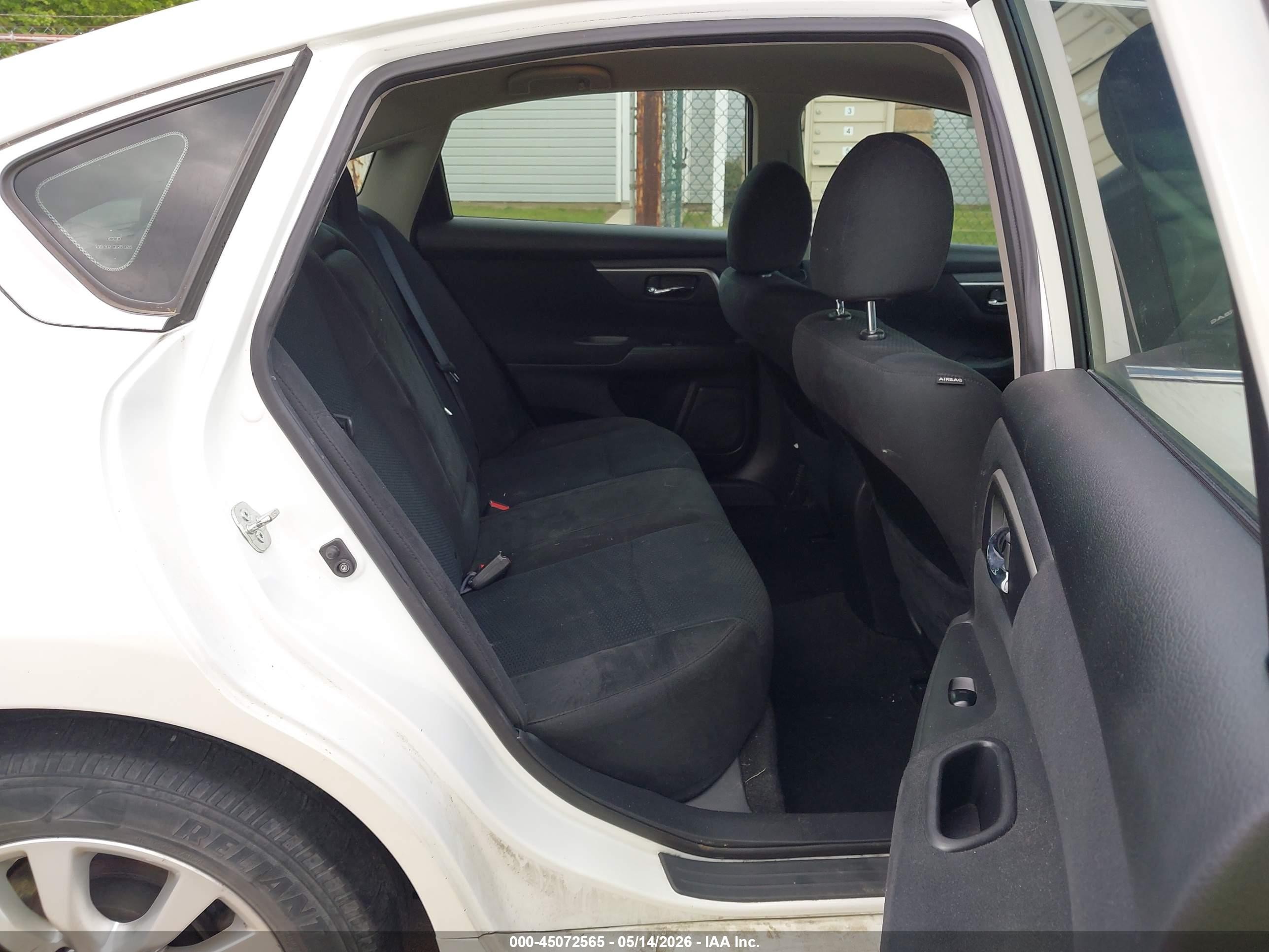 2015 Nissan Altima 2.5 S White vin: 1N4AL3AP1FC122050