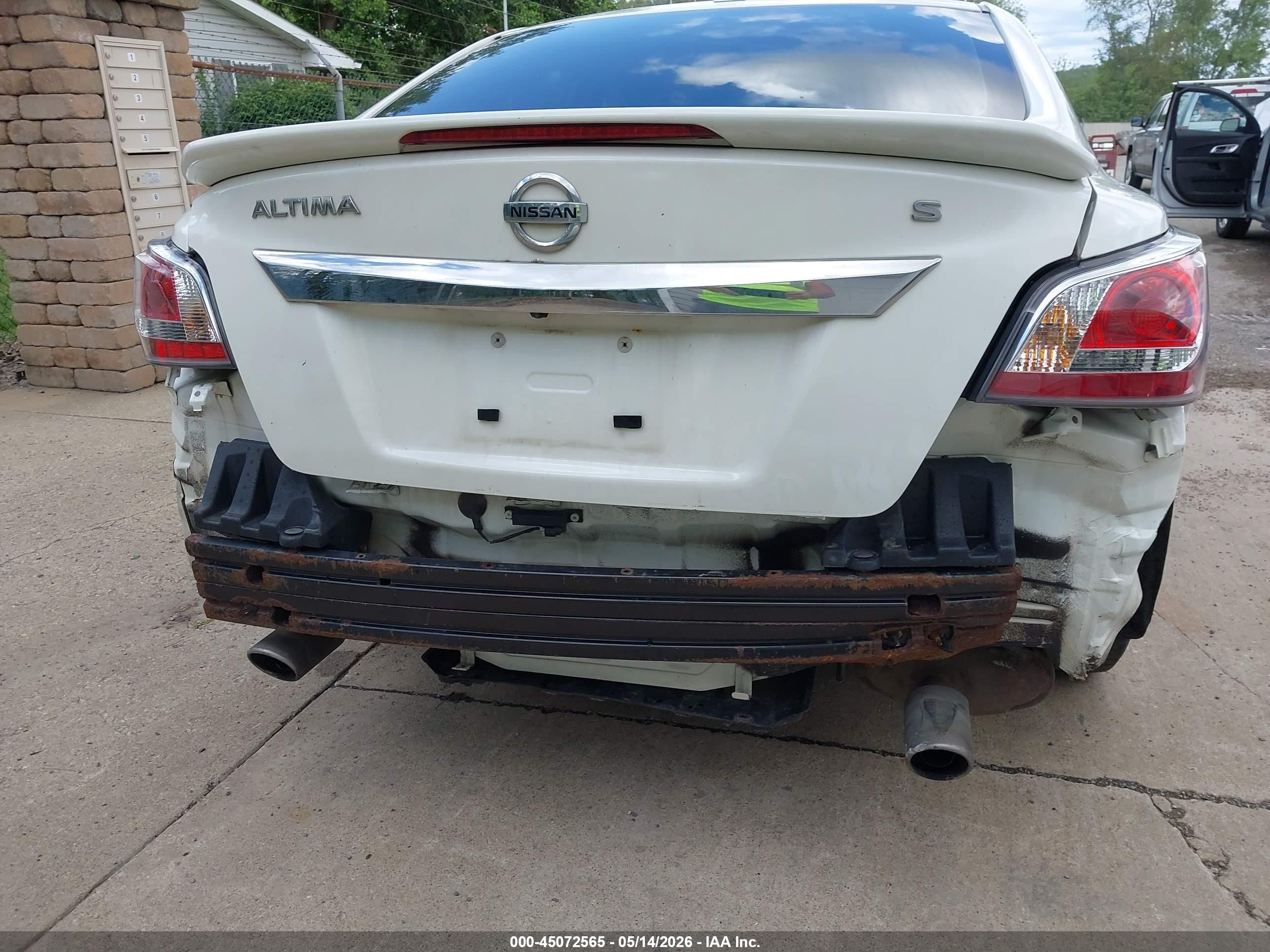 2015 Nissan Altima 2.5 S White vin: 1N4AL3AP1FC122050