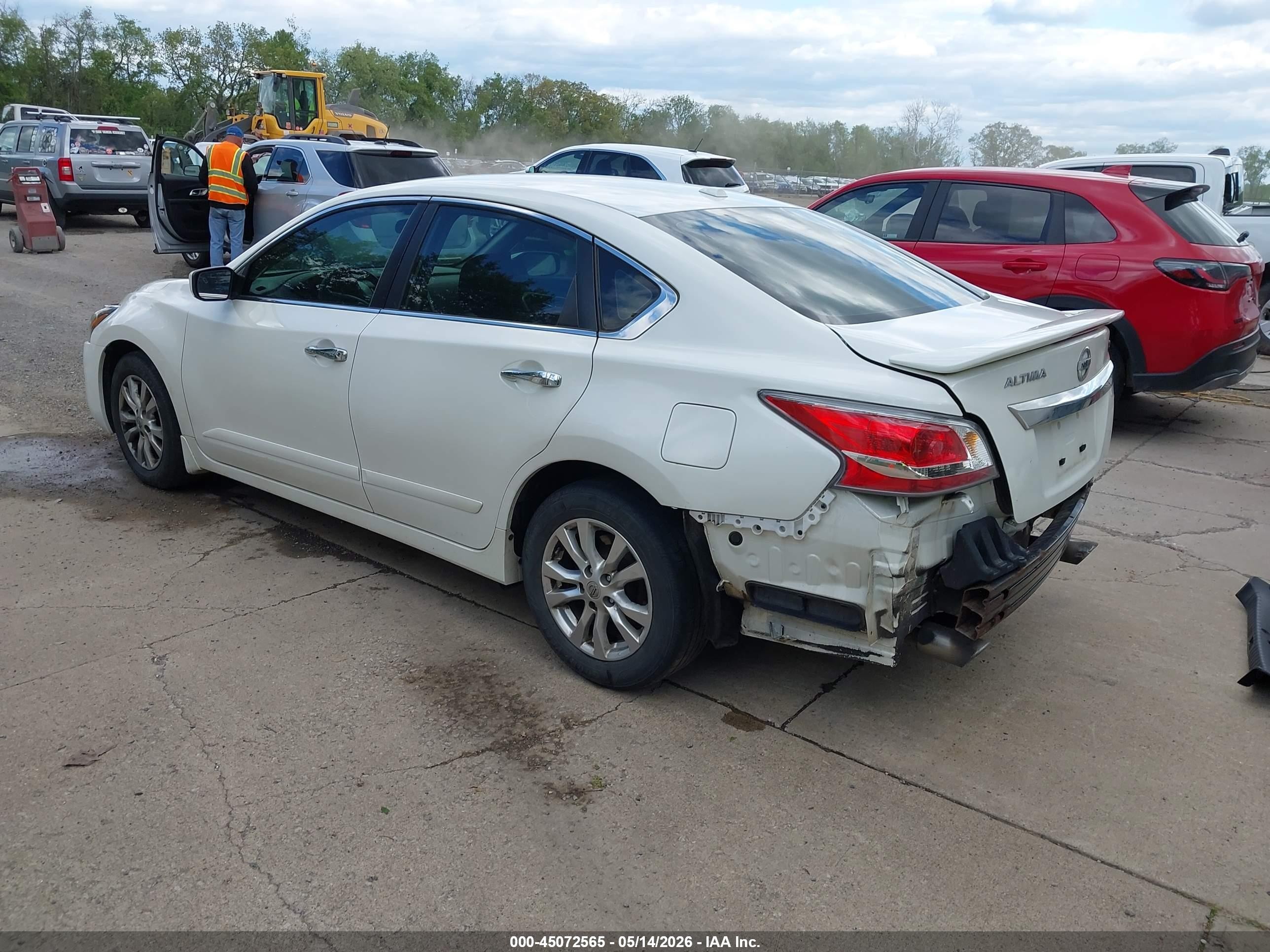 2015 Nissan Altima 2.5 S White vin: 1N4AL3AP1FC122050