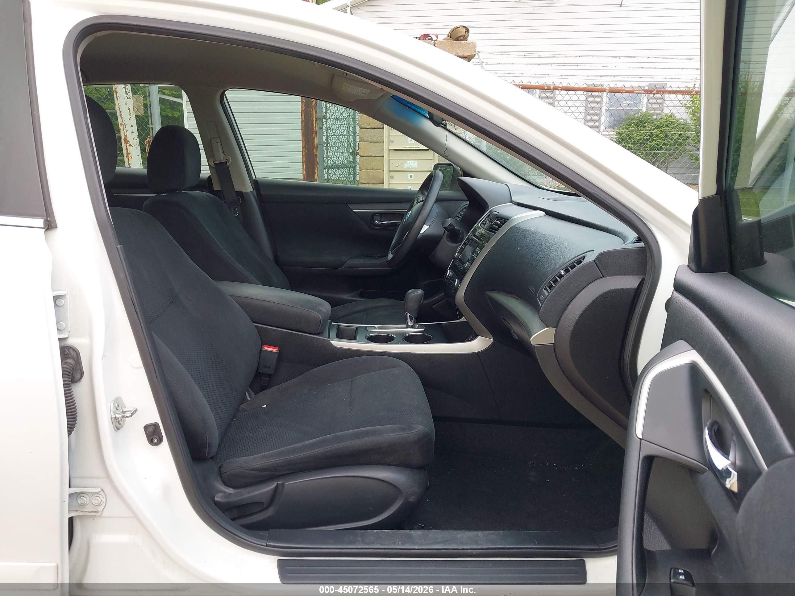 2015 Nissan Altima 2.5 S White vin: 1N4AL3AP1FC122050