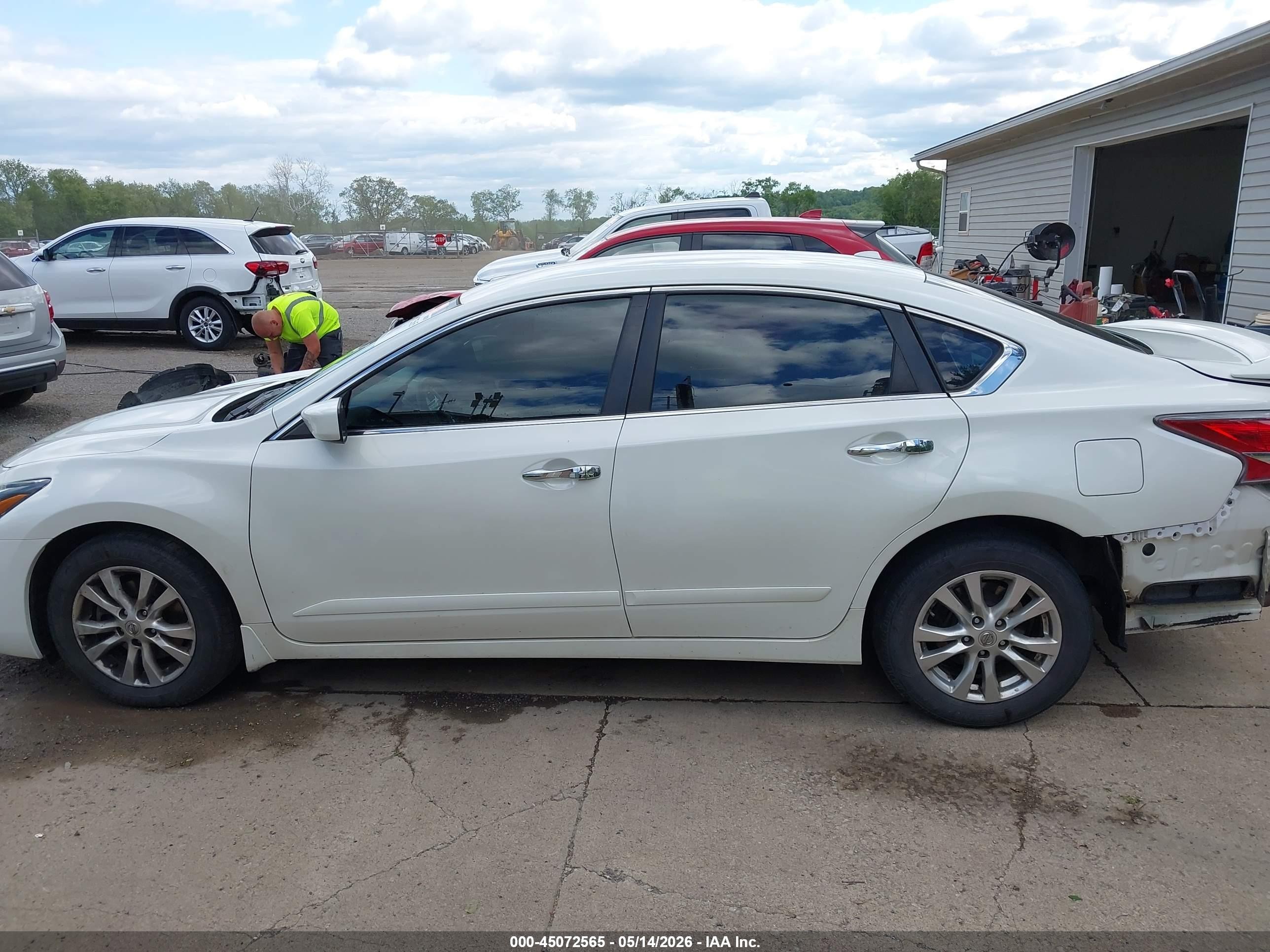 2015 Nissan Altima 2.5 S White vin: 1N4AL3AP1FC122050
