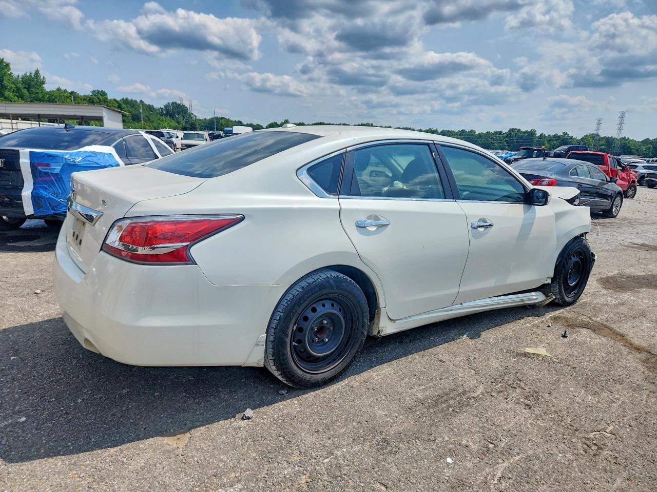 2015 Nissan Altima 2.5 S White vin: 1N4AL3AP1FC125188