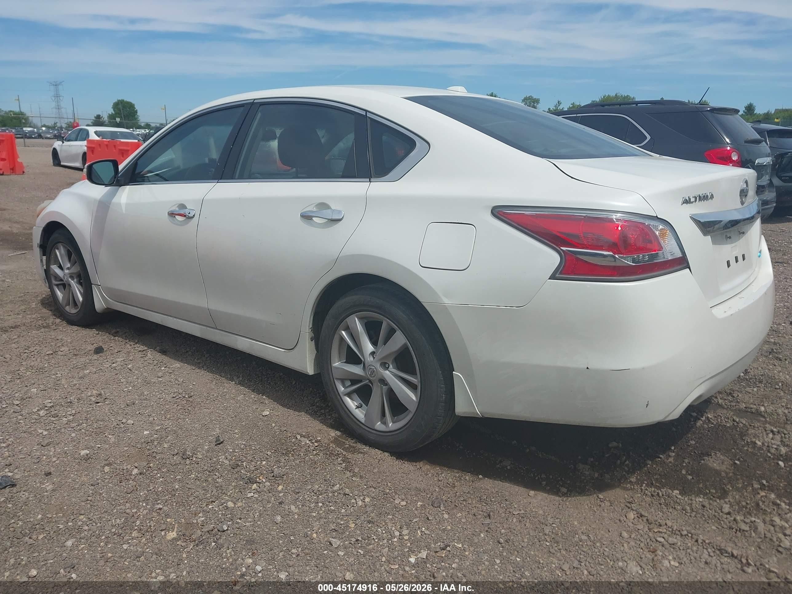 2015 Nissan Altima 2.5 Sv Белый vin: 1N4AL3AP1FC125255