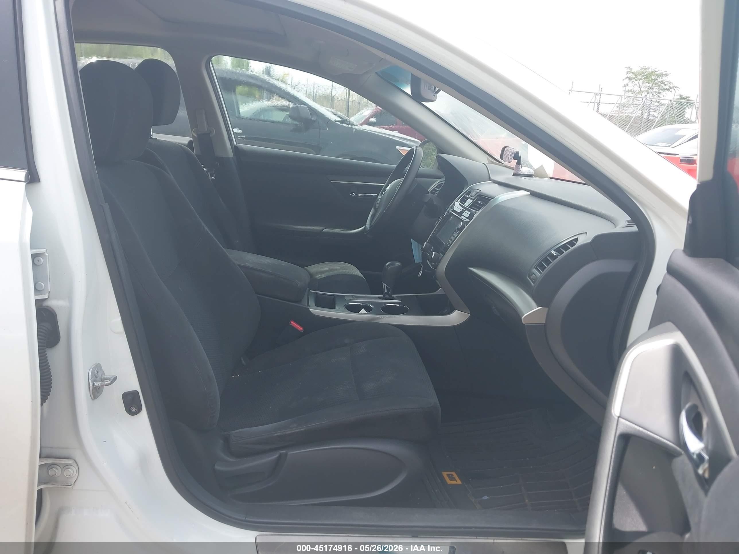 2015 Nissan Altima 2.5 Sv Белый vin: 1N4AL3AP1FC125255