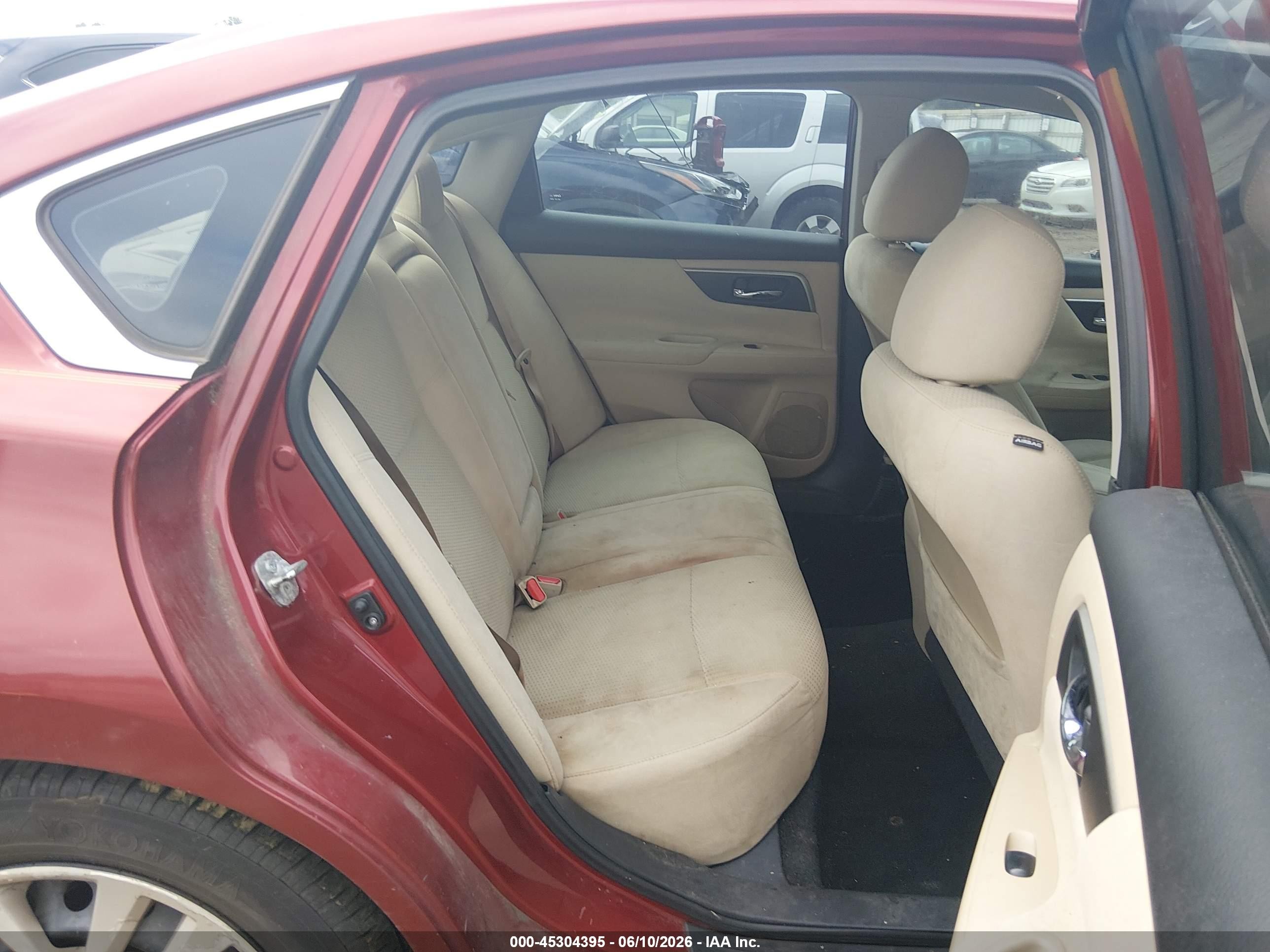 2015 Nissan Altima 2.5 S Red vin: 1N4AL3AP1FC127717